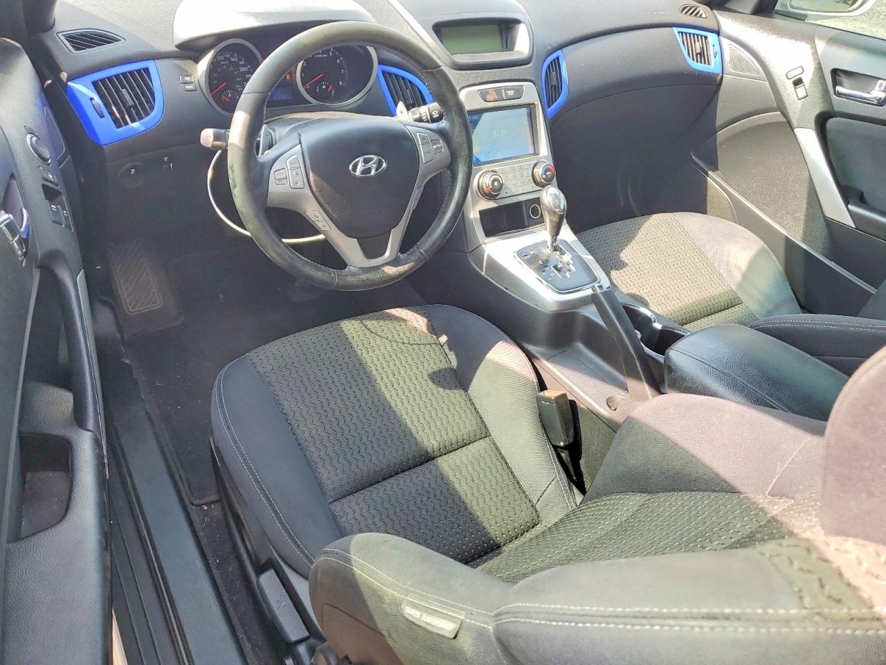 2010 Hyundai Genesis Coupe 2.0t White vin: KMHHT6KD6AU015055