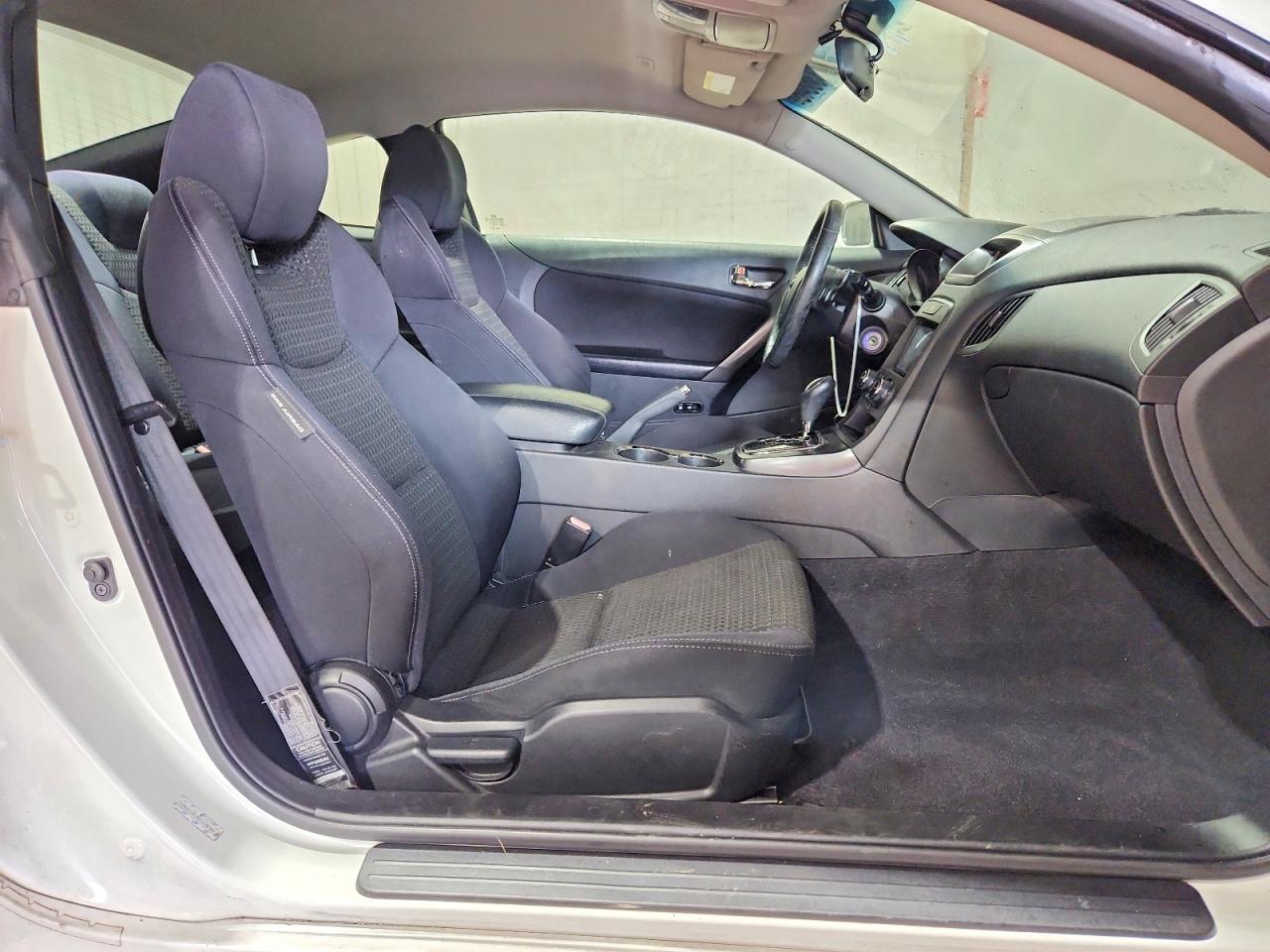 2012 Hyundai Genesis Coupe 2.0t White vin: KMHHT6KD8CU070920