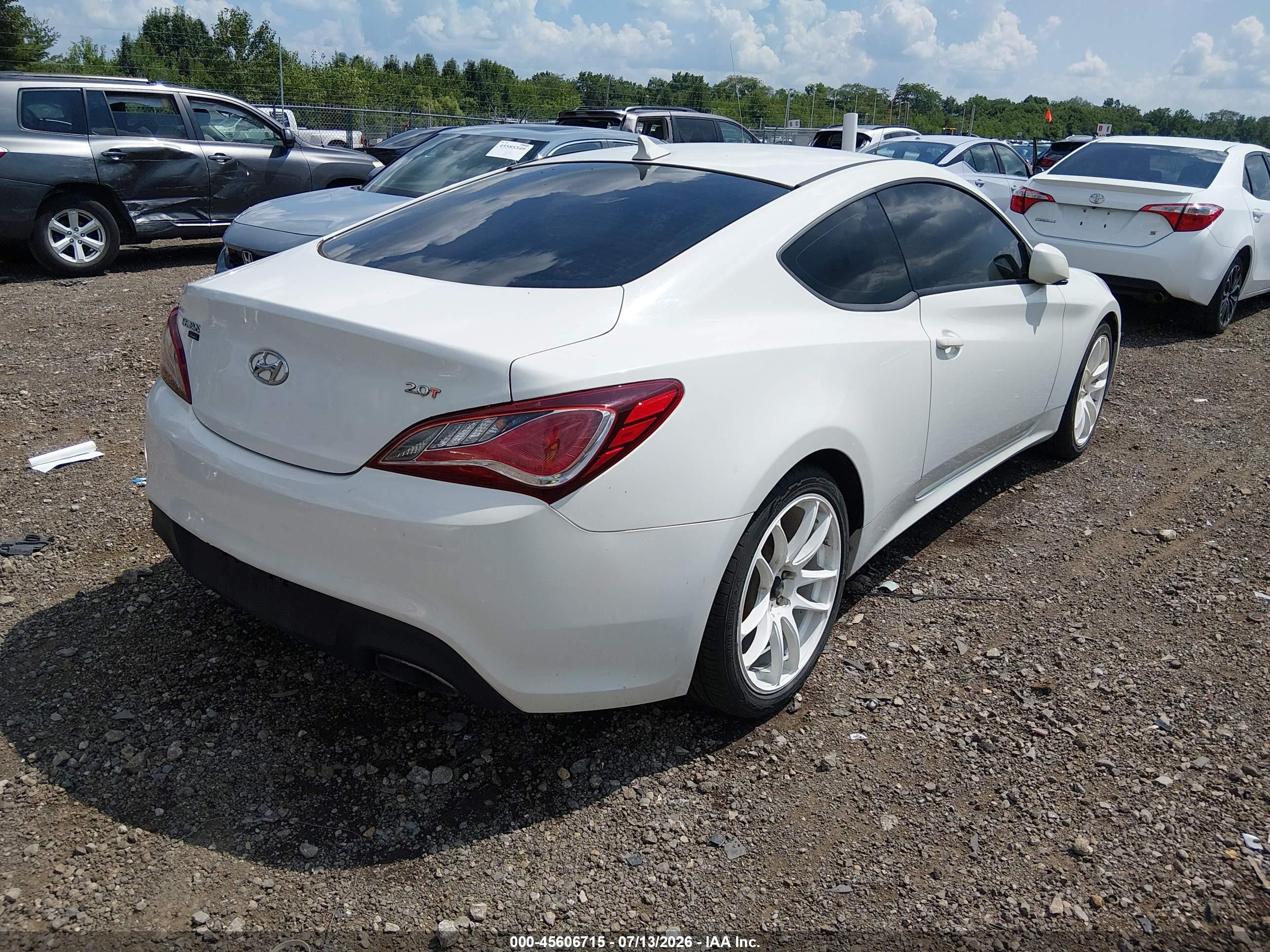 2012 Hyundai Genesis 2.0t White vin: KMHHT6KD8CU071887