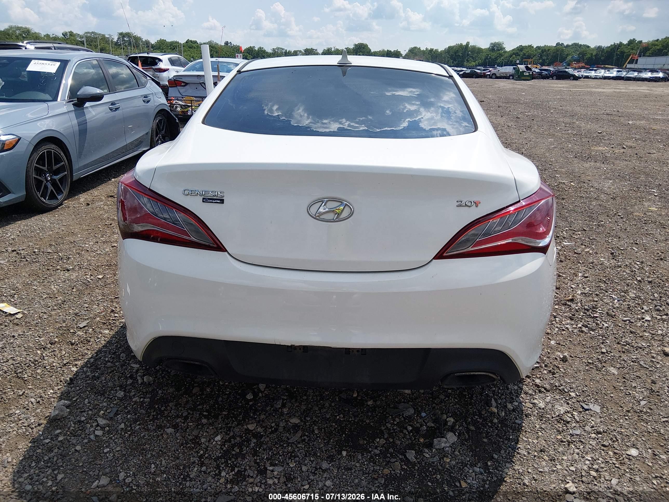 2012 Hyundai Genesis 2.0t White vin: KMHHT6KD8CU071887