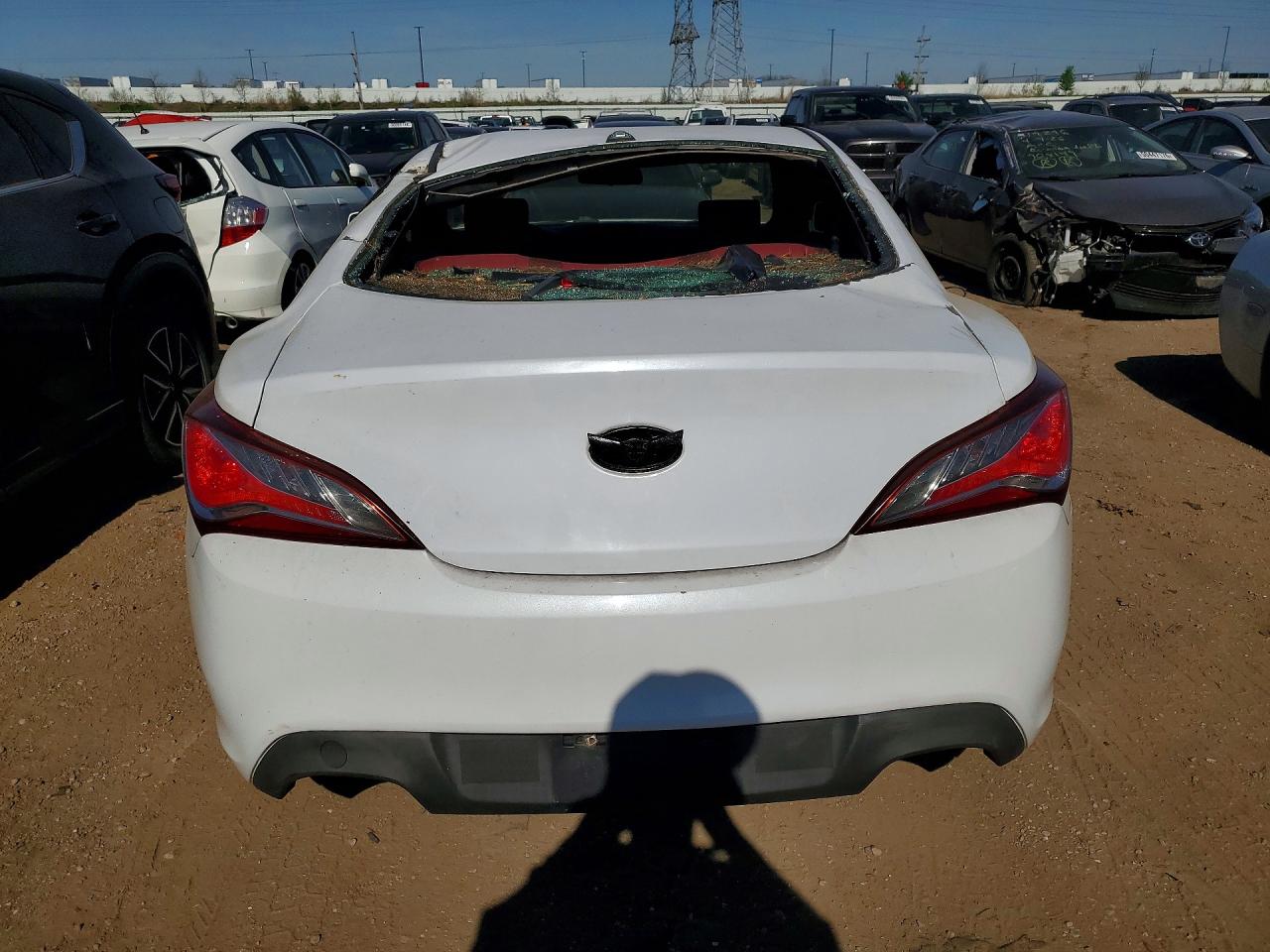 2013 Hyundai Genesis Coupe 2.0t R-spec White vin: KMHHT6KD8DU112410
