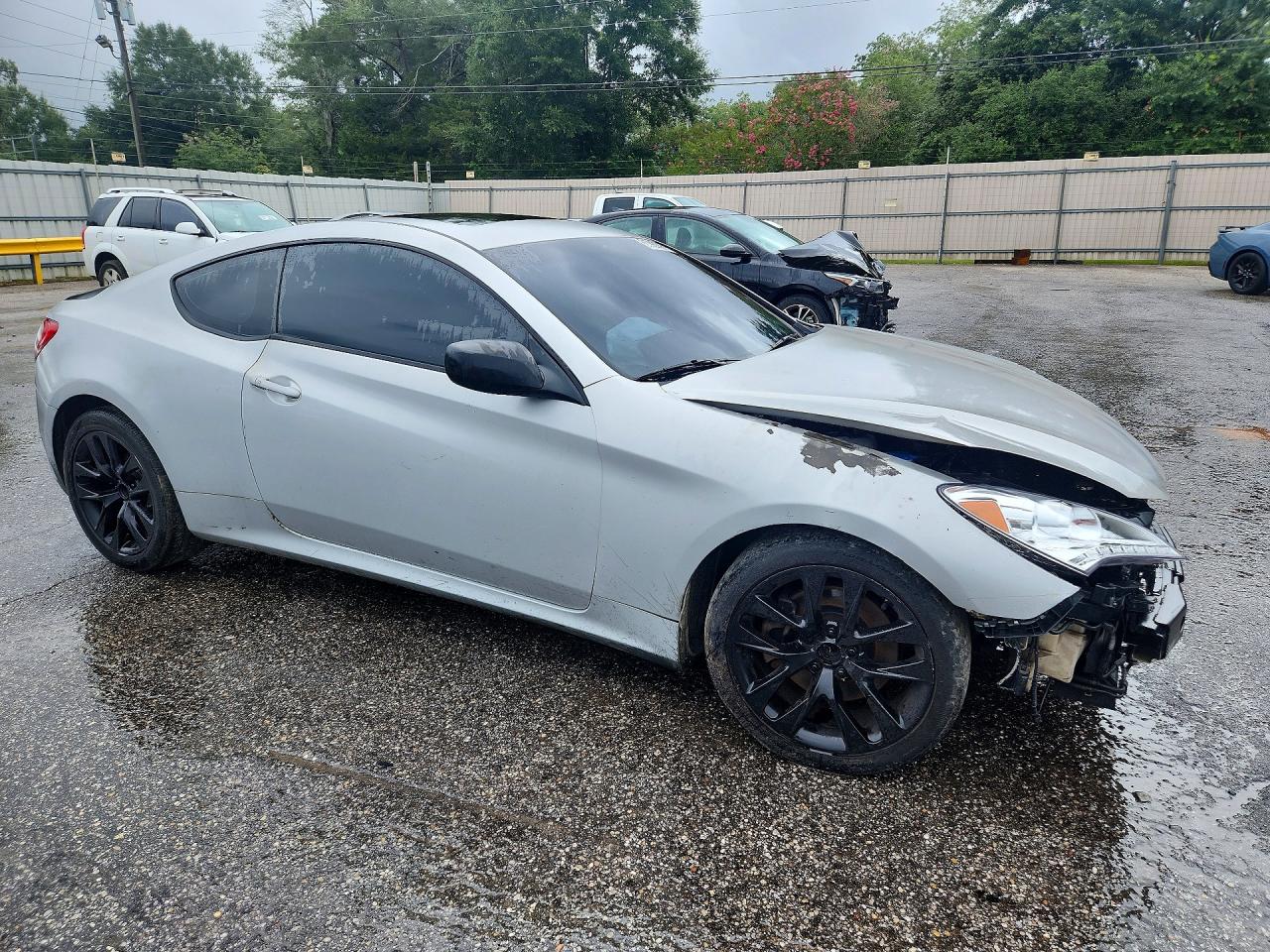 2010 Hyundai Genesis Coupe 2.0t Silver vin: KMHHT6KDXAU004401