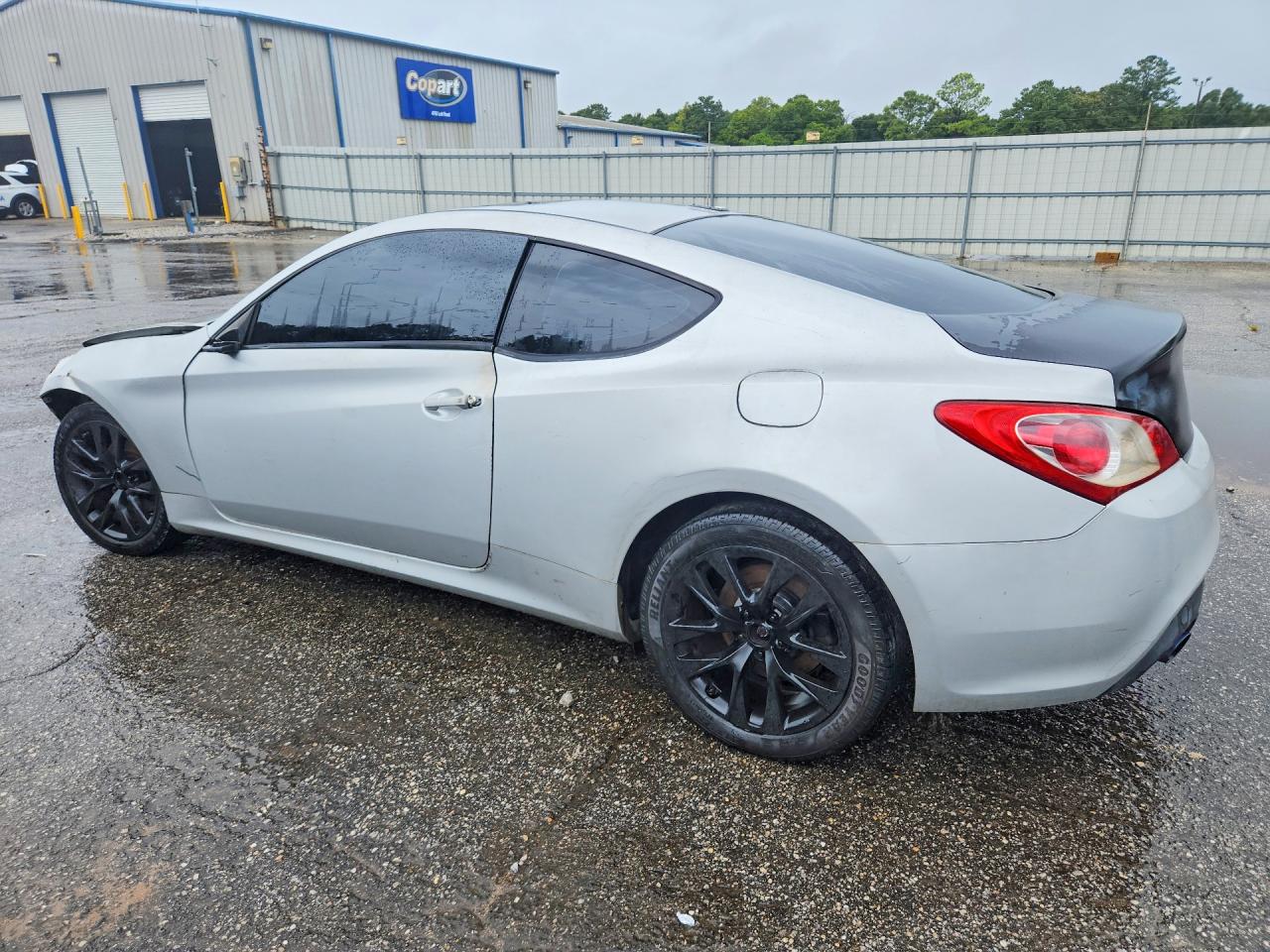 2010 Hyundai Genesis Coupe 2.0t Silver vin: KMHHT6KDXAU004401