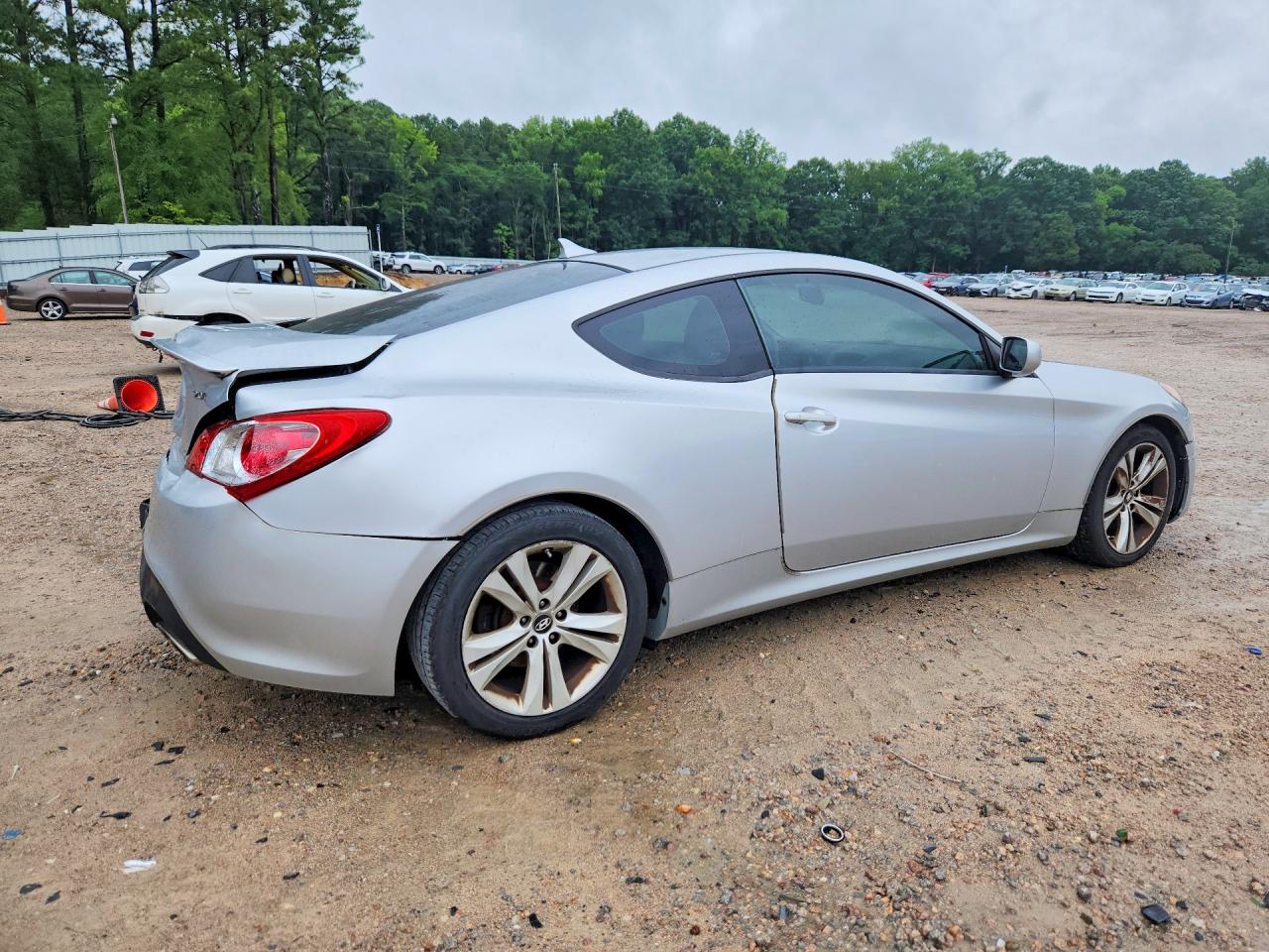 2010 Hyundai Genesis Coupe 2.0t Silver vin: KMHHT6KDXAU038807