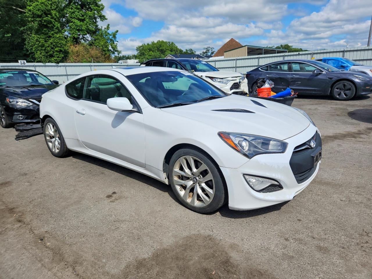 2014 Hyundai Genesis Coupe 2.0t White vin: KMHHT6KDXEU118517