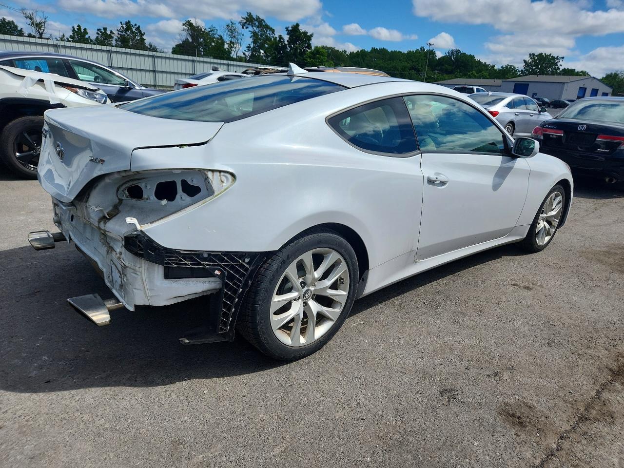 2014 Hyundai Genesis Coupe 2.0t White vin: KMHHT6KDXEU118517
