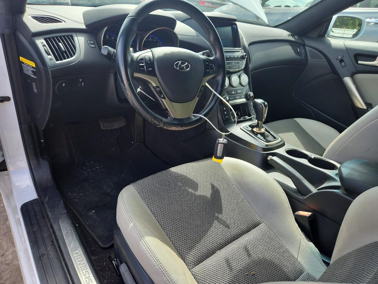 2014 Hyundai Genesis Coupe 2.0t White vin: KMHHT6KDXEU118517