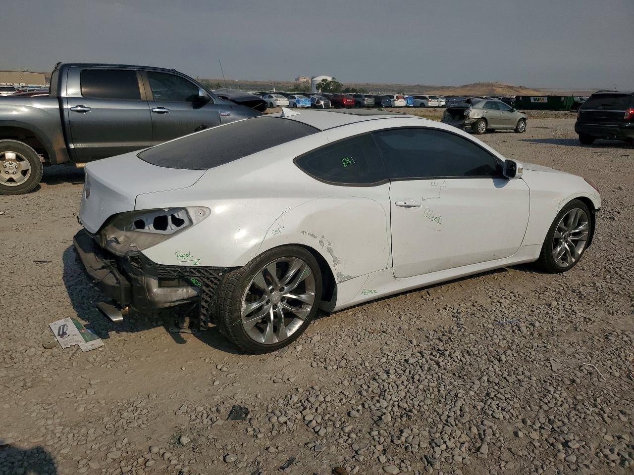 2015 Hyundai Genesis Coupe 3.8l White vin: KMHHT6KJ9FU129077
