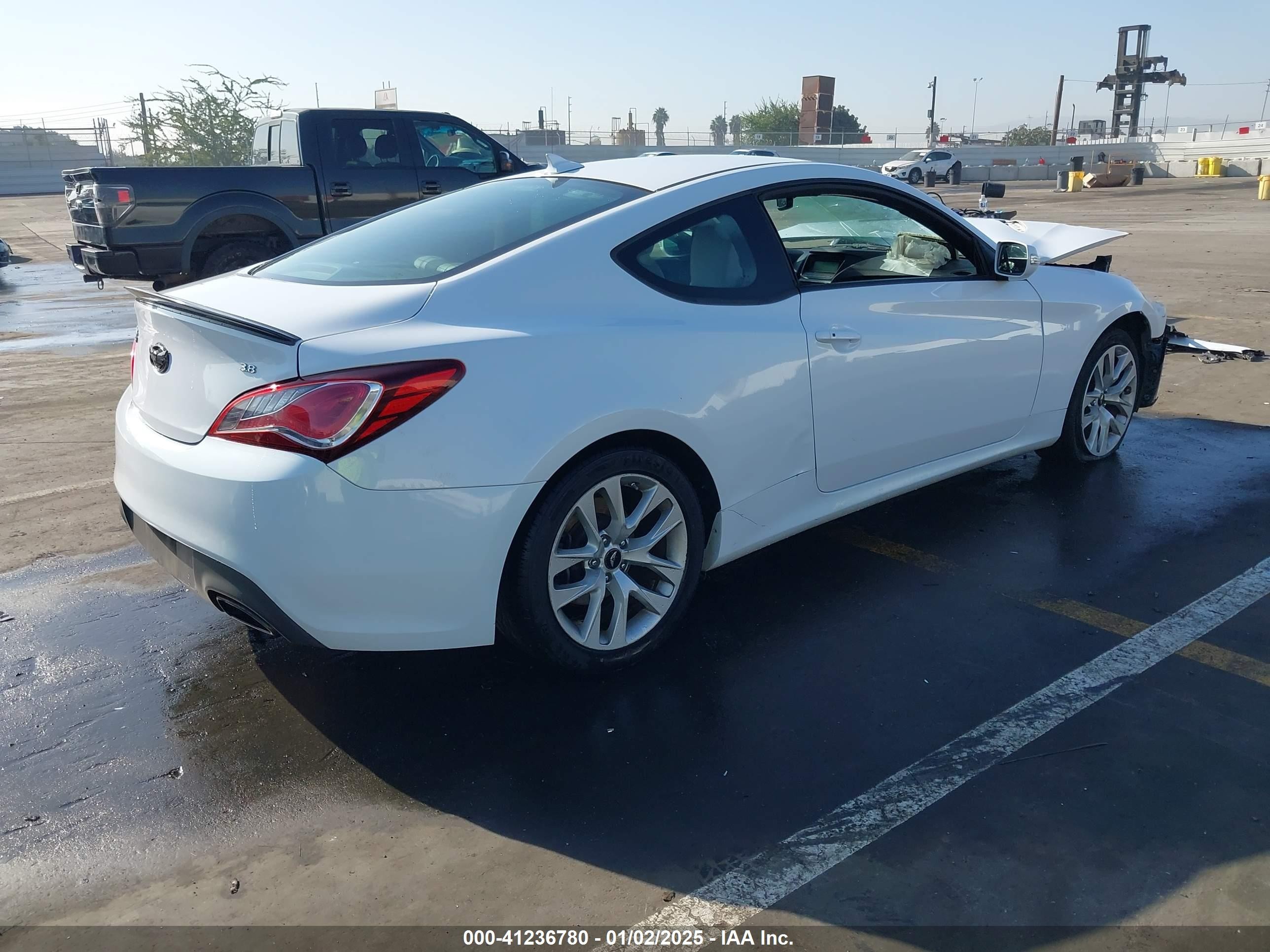 2015 Hyundai Genesis 3.8 Base White vin: KMHHT6KJXFU125409