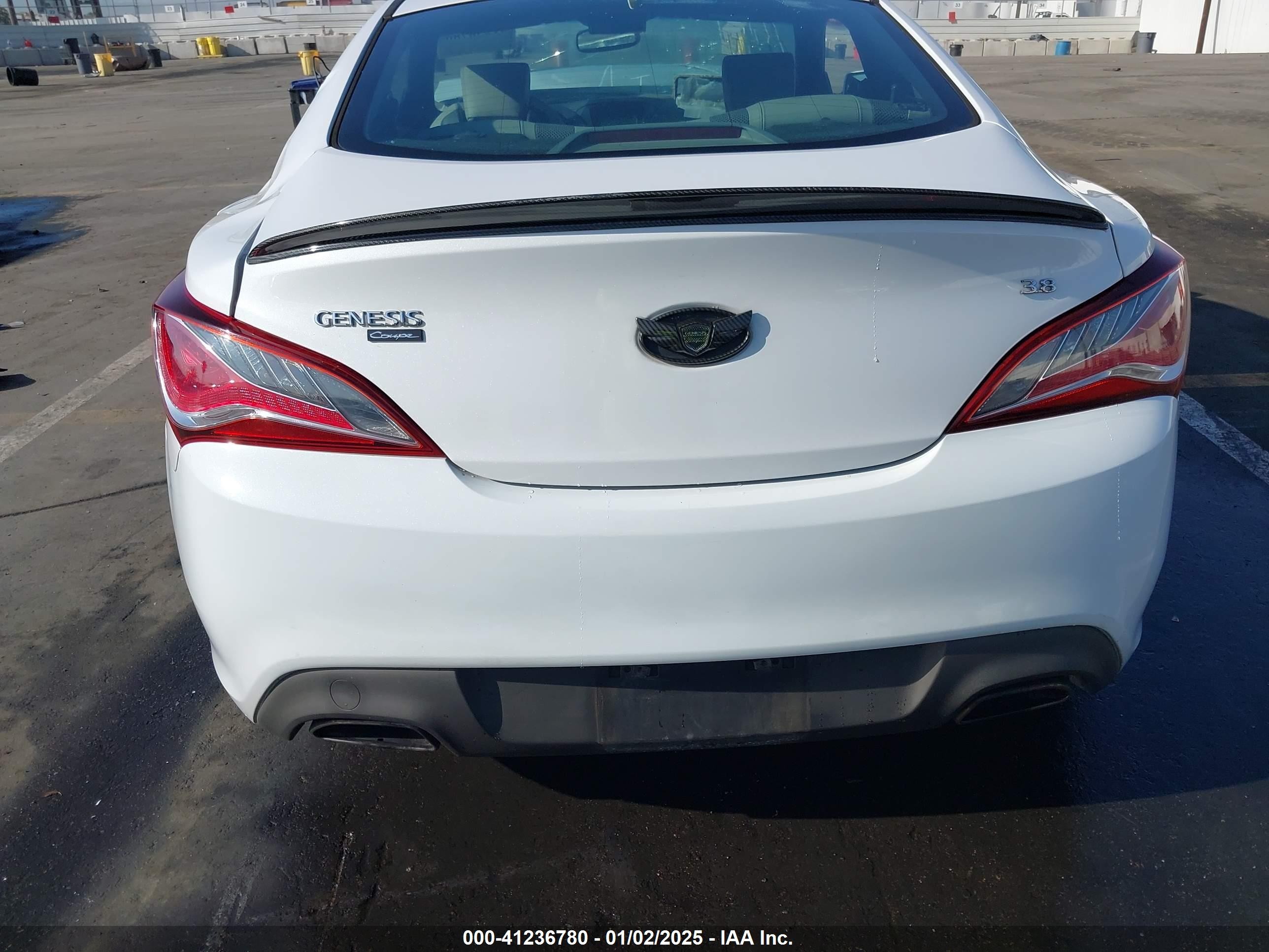 2015 Hyundai Genesis 3.8 Base White vin: KMHHT6KJXFU125409
