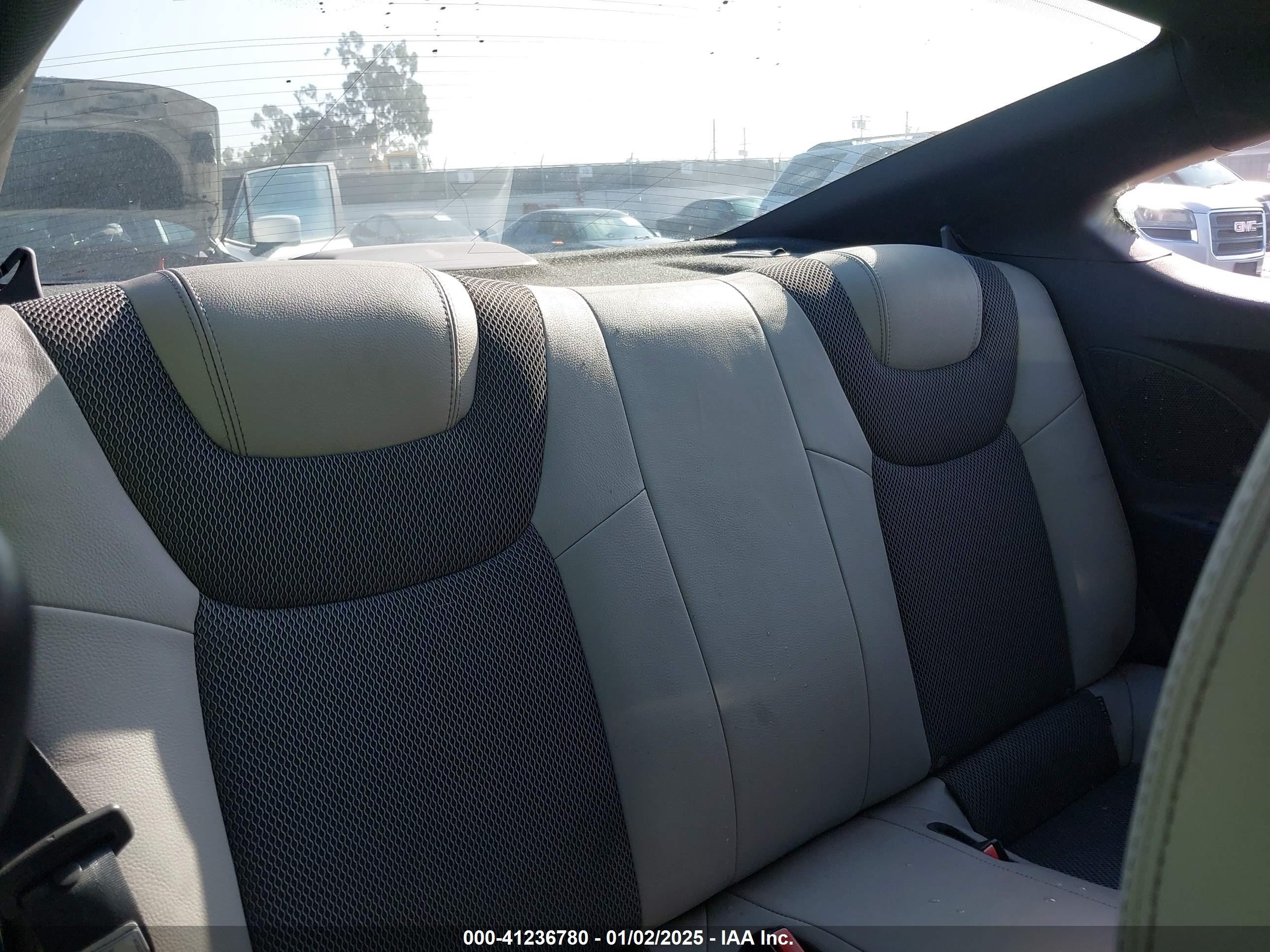 2015 Hyundai Genesis 3.8 Base White vin: KMHHT6KJXFU125409