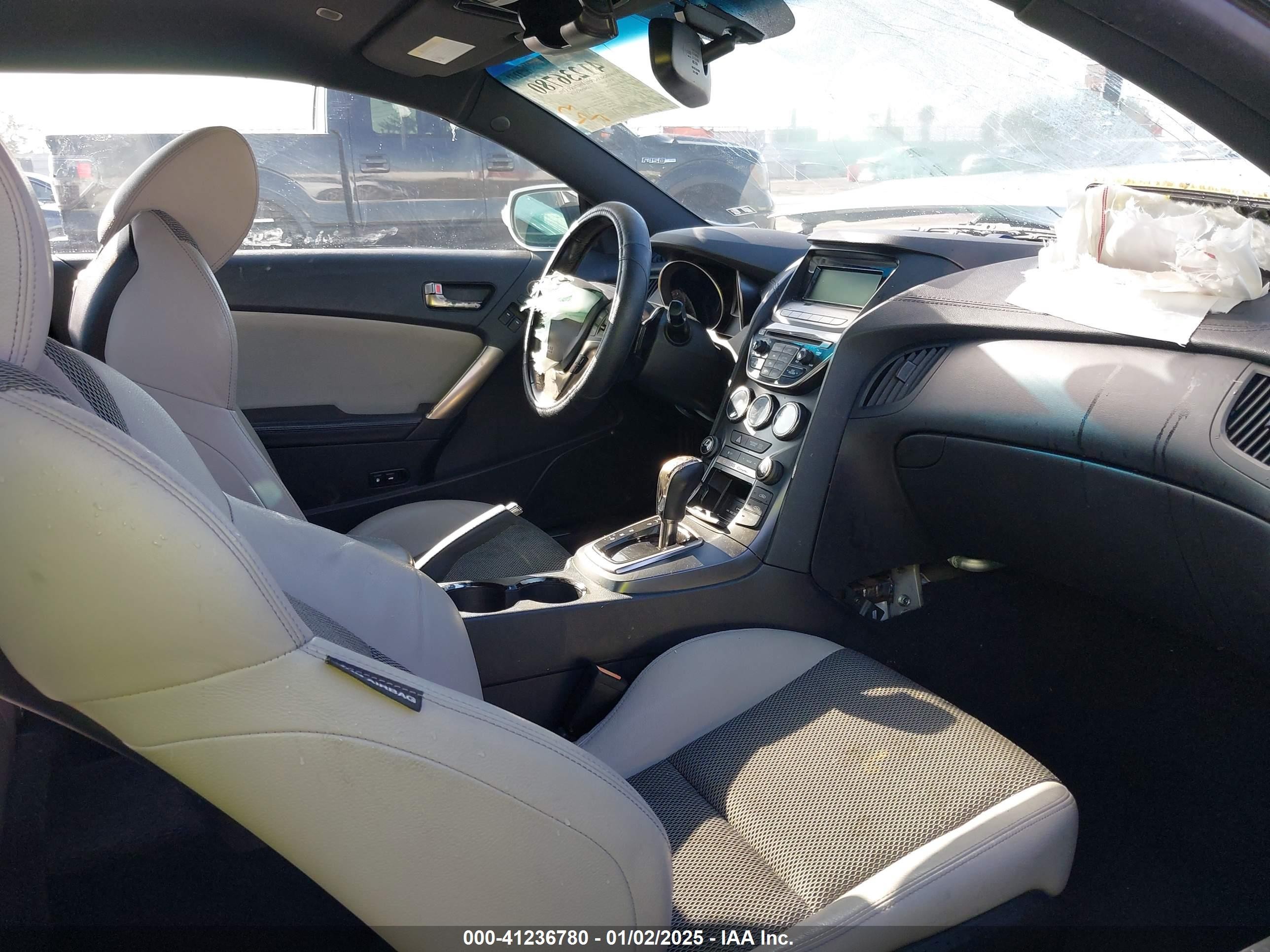 2015 Hyundai Genesis 3.8 Base White vin: KMHHT6KJXFU125409