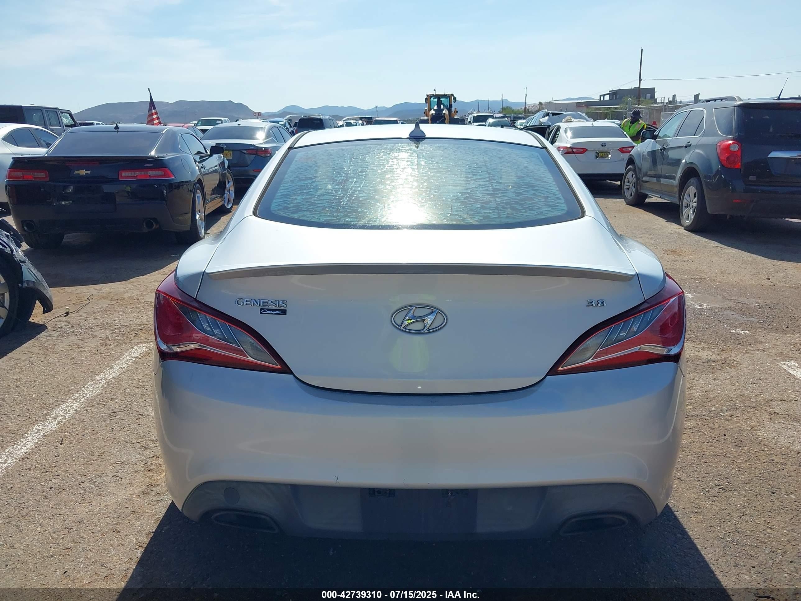 2015 Hyundai Genesis 3.8 Base Silver vin: KMHHT6KJXFU128973