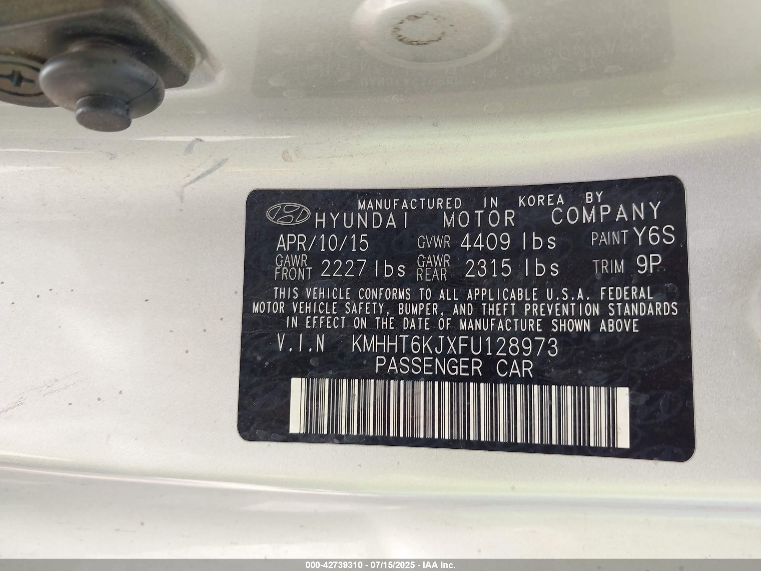 2015 Hyundai Genesis 3.8 Base Silver vin: KMHHT6KJXFU128973