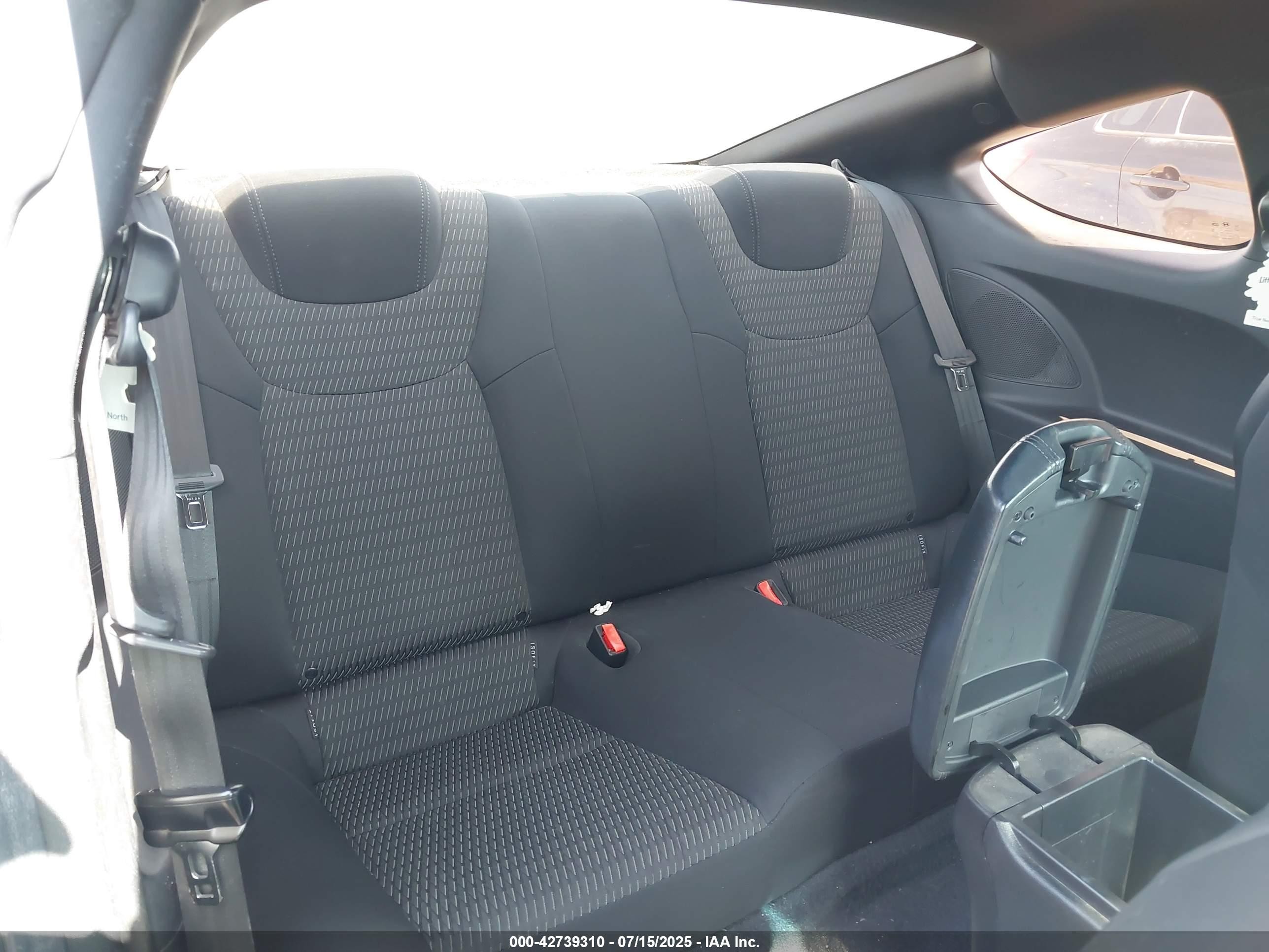 2015 Hyundai Genesis 3.8 Base Silver vin: KMHHT6KJXFU128973