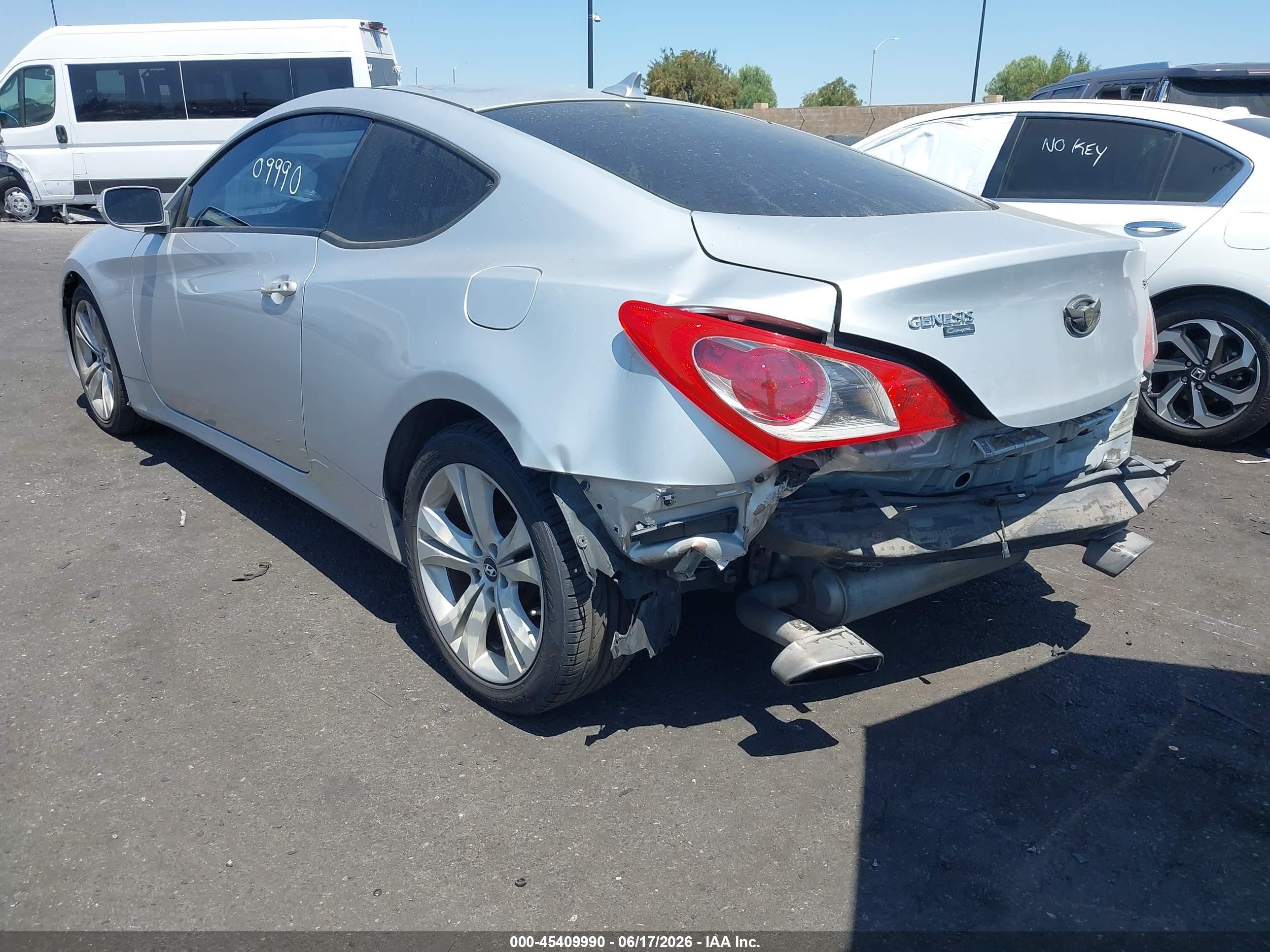 2011 Hyundai Genesis 3.8 Grand Touring Silver vin: KMHHU6KH0BU046576