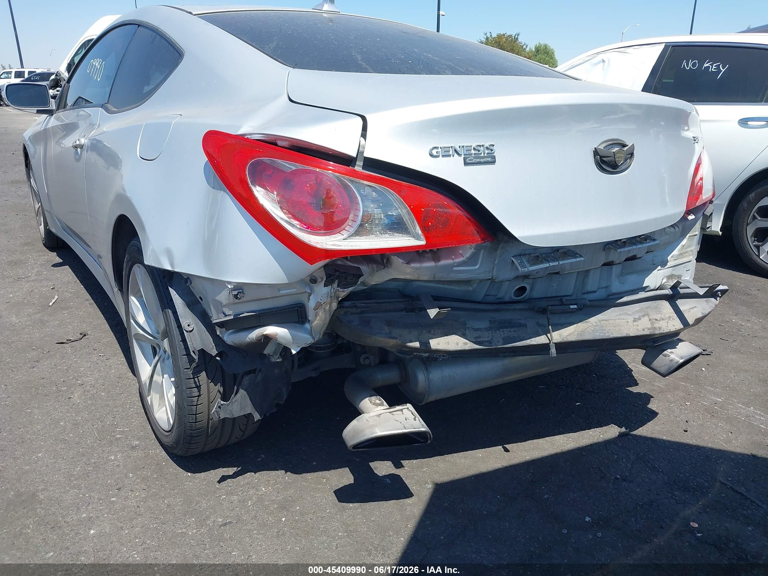 2011 Hyundai Genesis 3.8 Grand Touring Silver vin: KMHHU6KH0BU046576