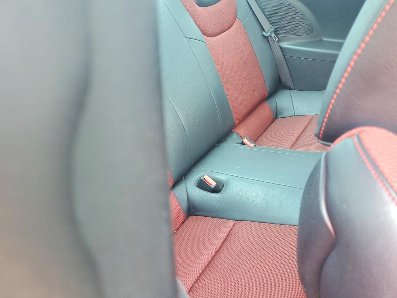 2011 Hyundai Genesis Coupe 3.8l Белый vin: KMHHU6KH0BU052958