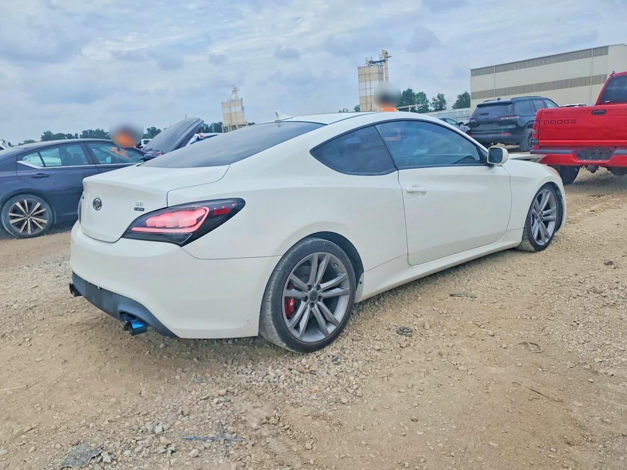 2011 Hyundai Genesis Coupe 3.8l Белый vin: KMHHU6KH0BU052958