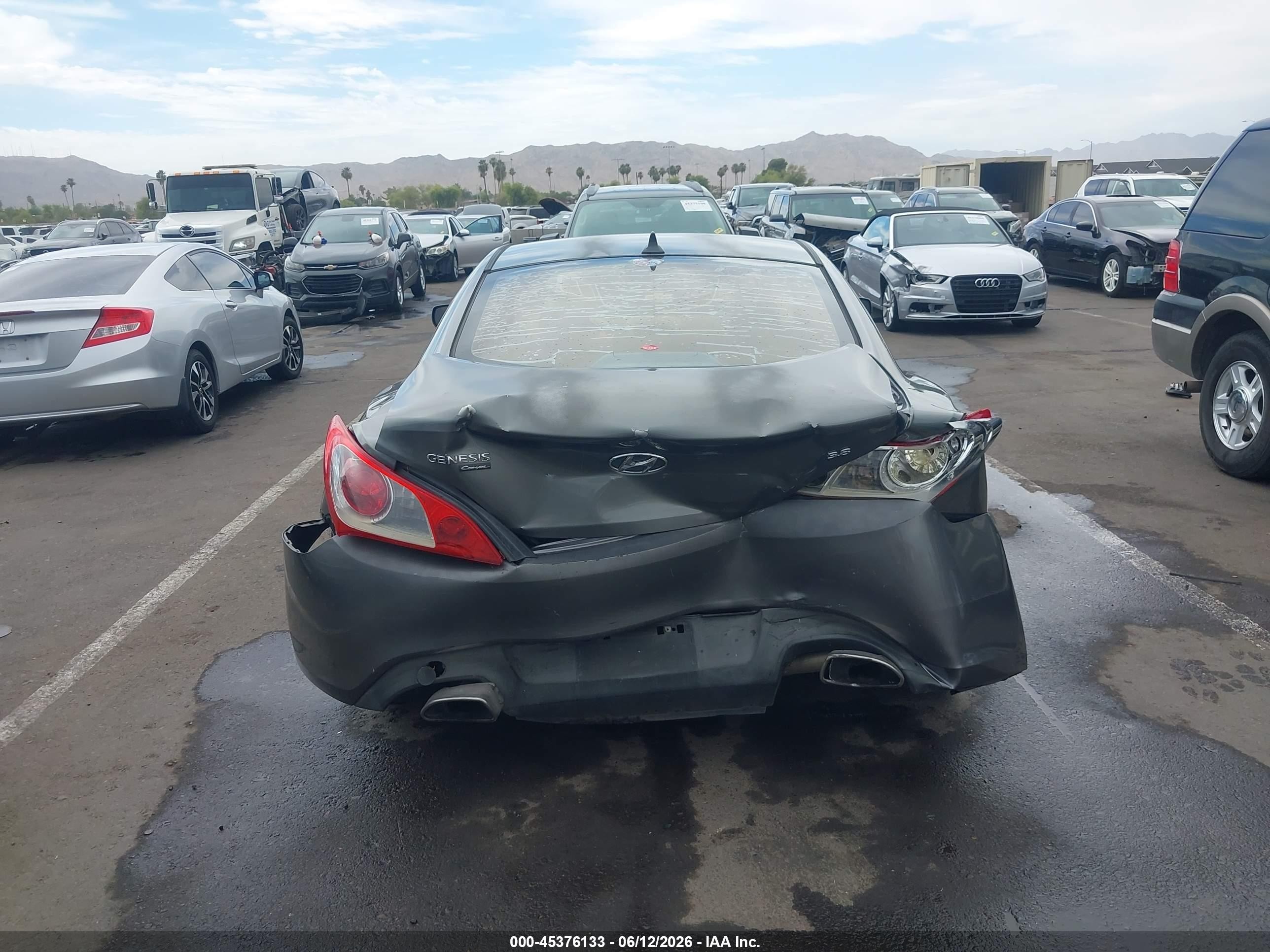 2010 Hyundai Genesis 3.8 Gray vin: KMHHU6KH2AU013495