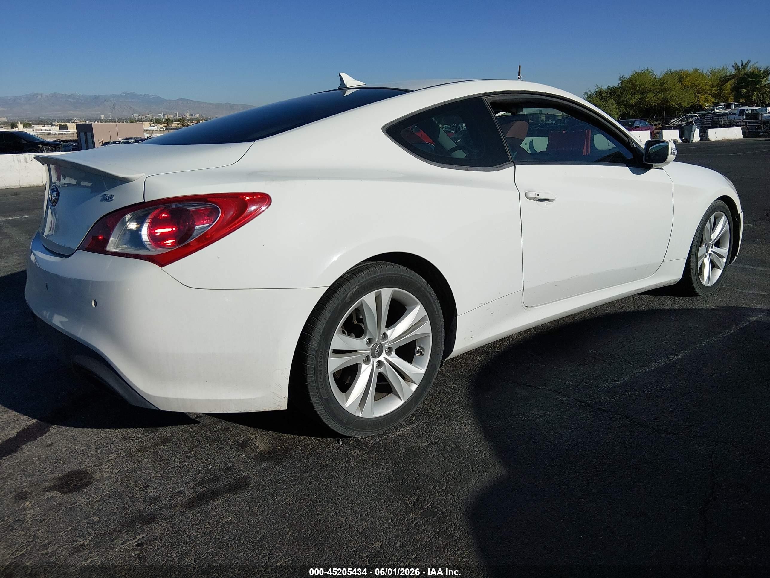 2011 Hyundai Genesis 3.8 Grand Touring White vin: KMHHU6KH3BU052632