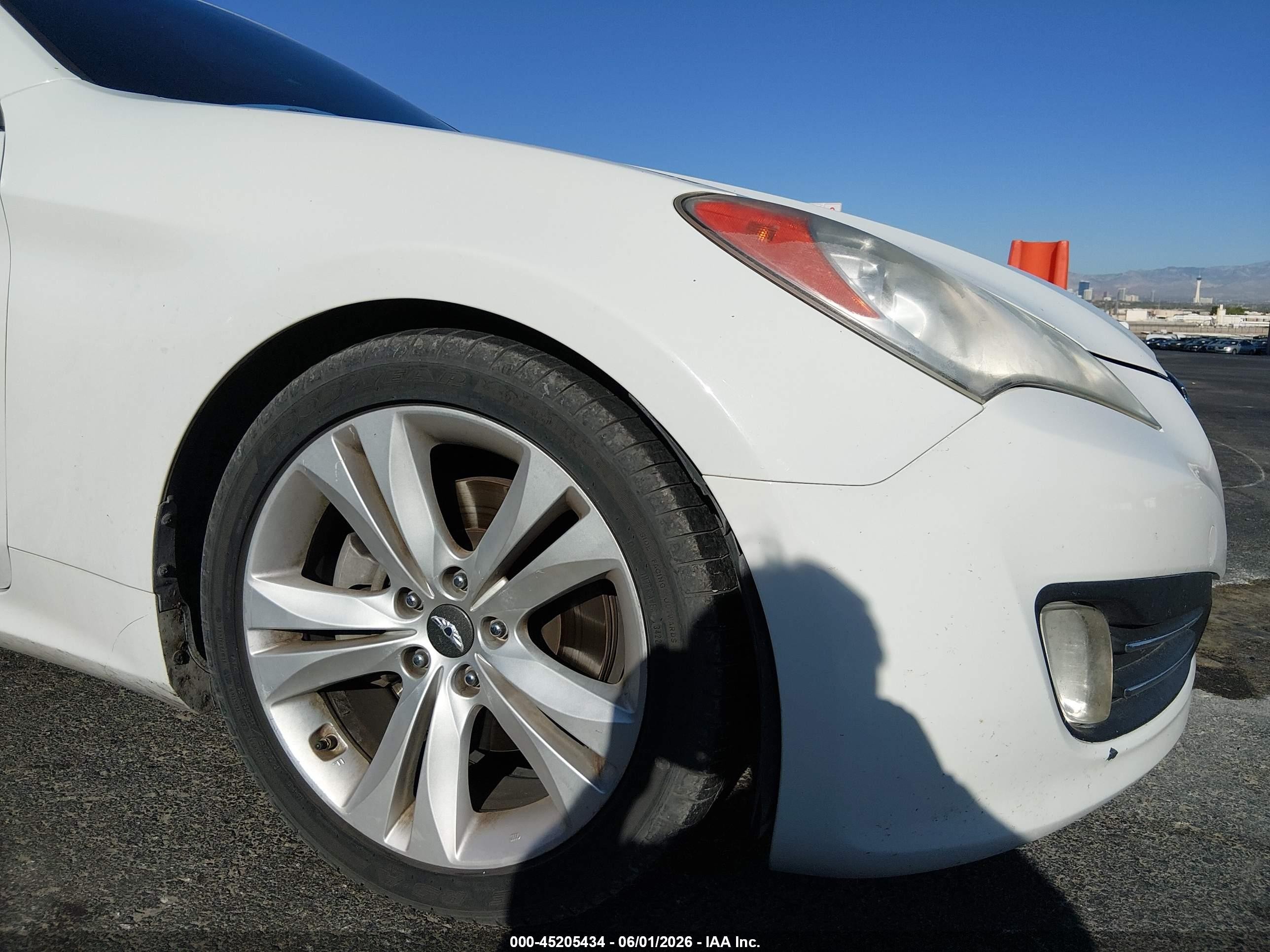 2011 Hyundai Genesis 3.8 Grand Touring White vin: KMHHU6KH3BU052632