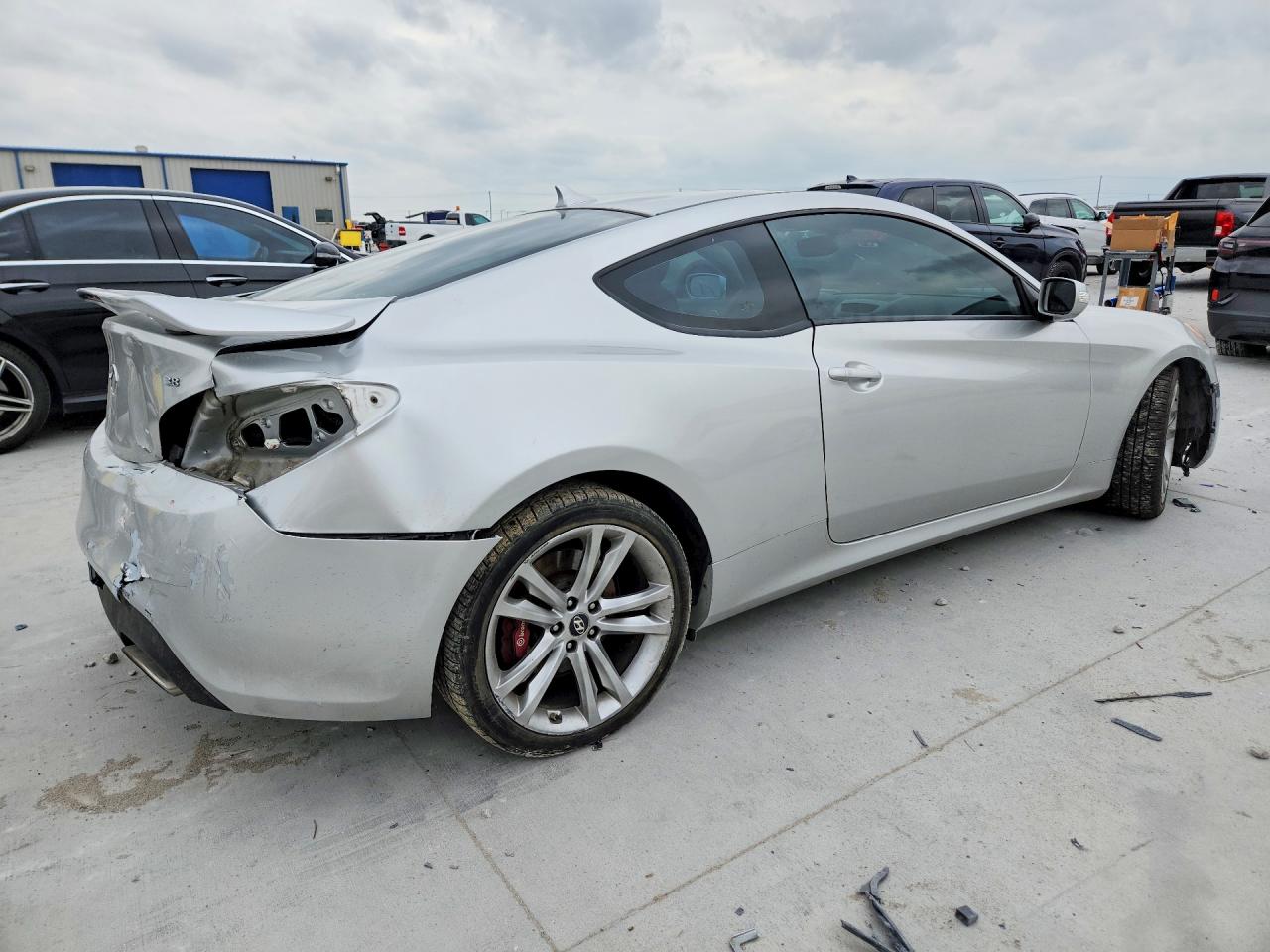 2012 Hyundai Genesis Coupe 3.8l Silver vin: KMHHU6KH3CU071084