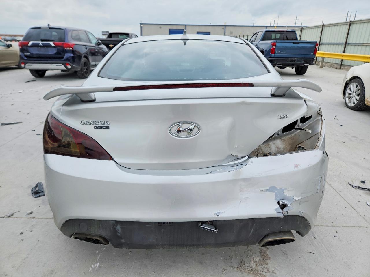 2012 Hyundai Genesis Coupe 3.8l Silver vin: KMHHU6KH3CU071084
