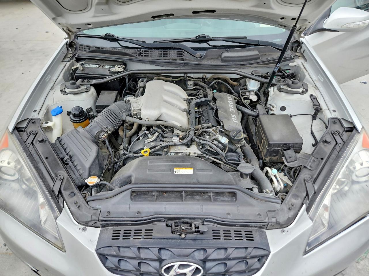 2012 Hyundai Genesis Coupe 3.8l Silver vin: KMHHU6KH3CU071084