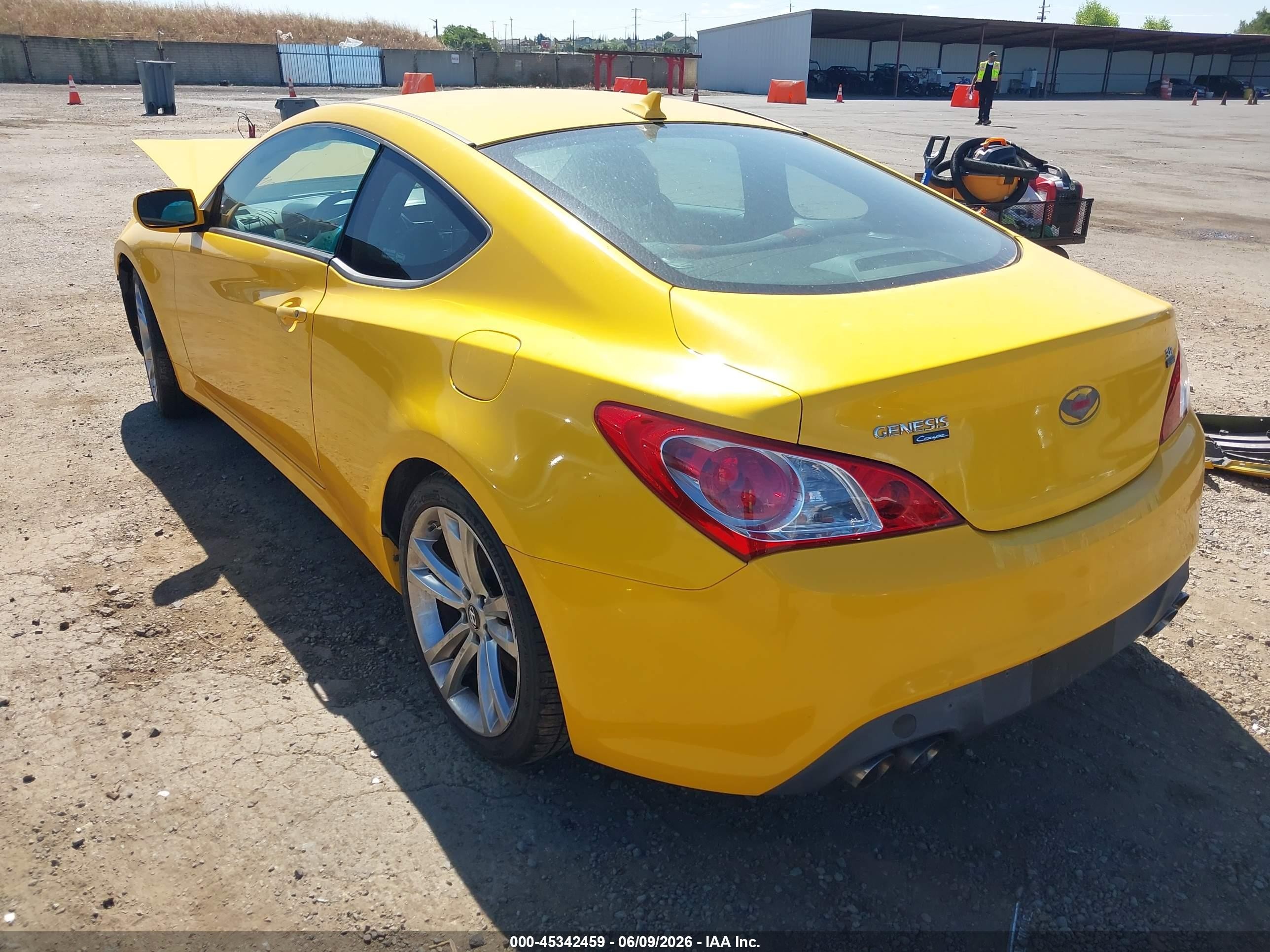 2012 Hyundai Genesis 3.8 R-spec Yellow vin: KMHHU6KH4CU071305
