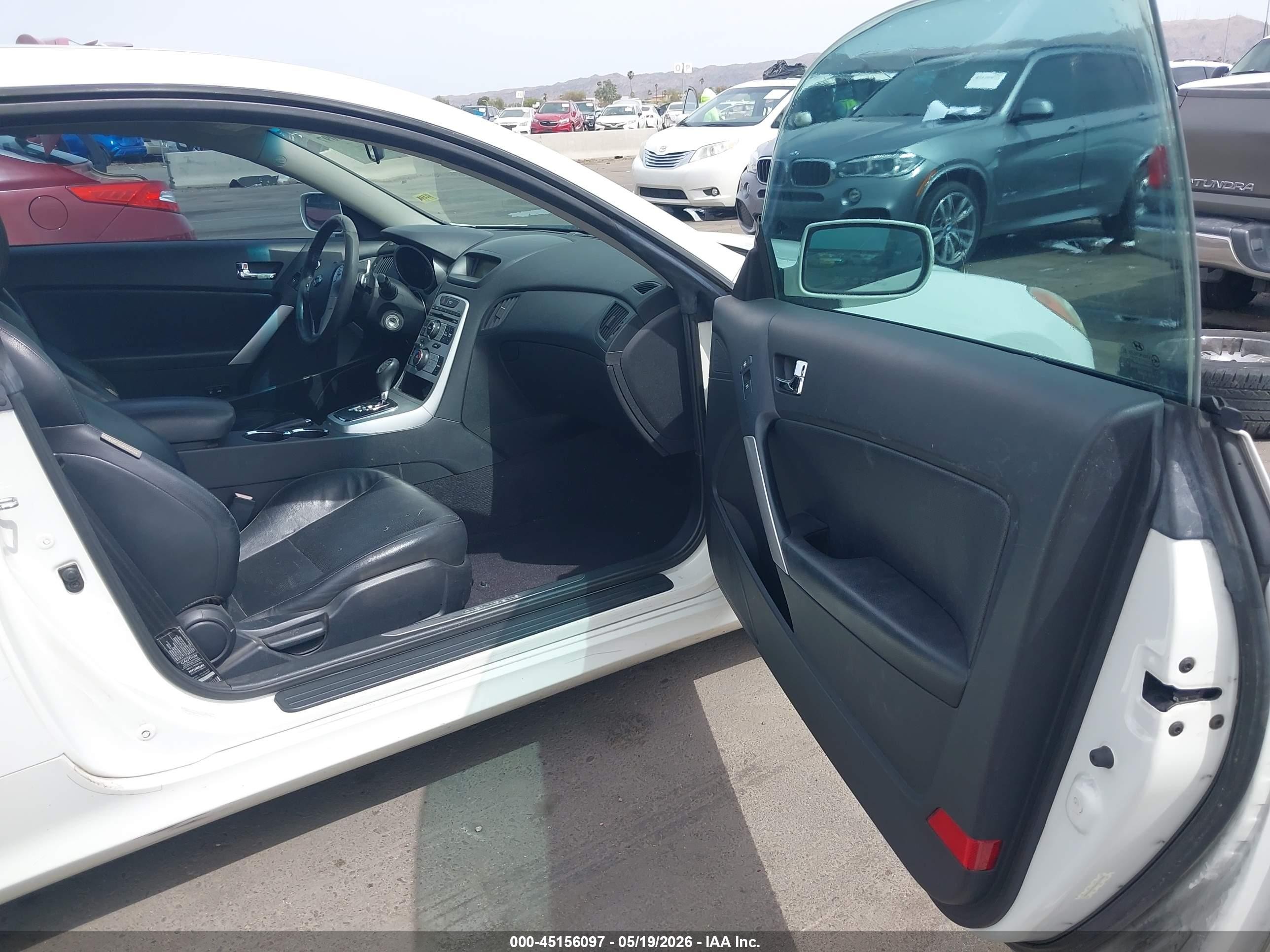 2010 Hyundai Genesis 3.8 White vin: KMHHU6KH5AU037998