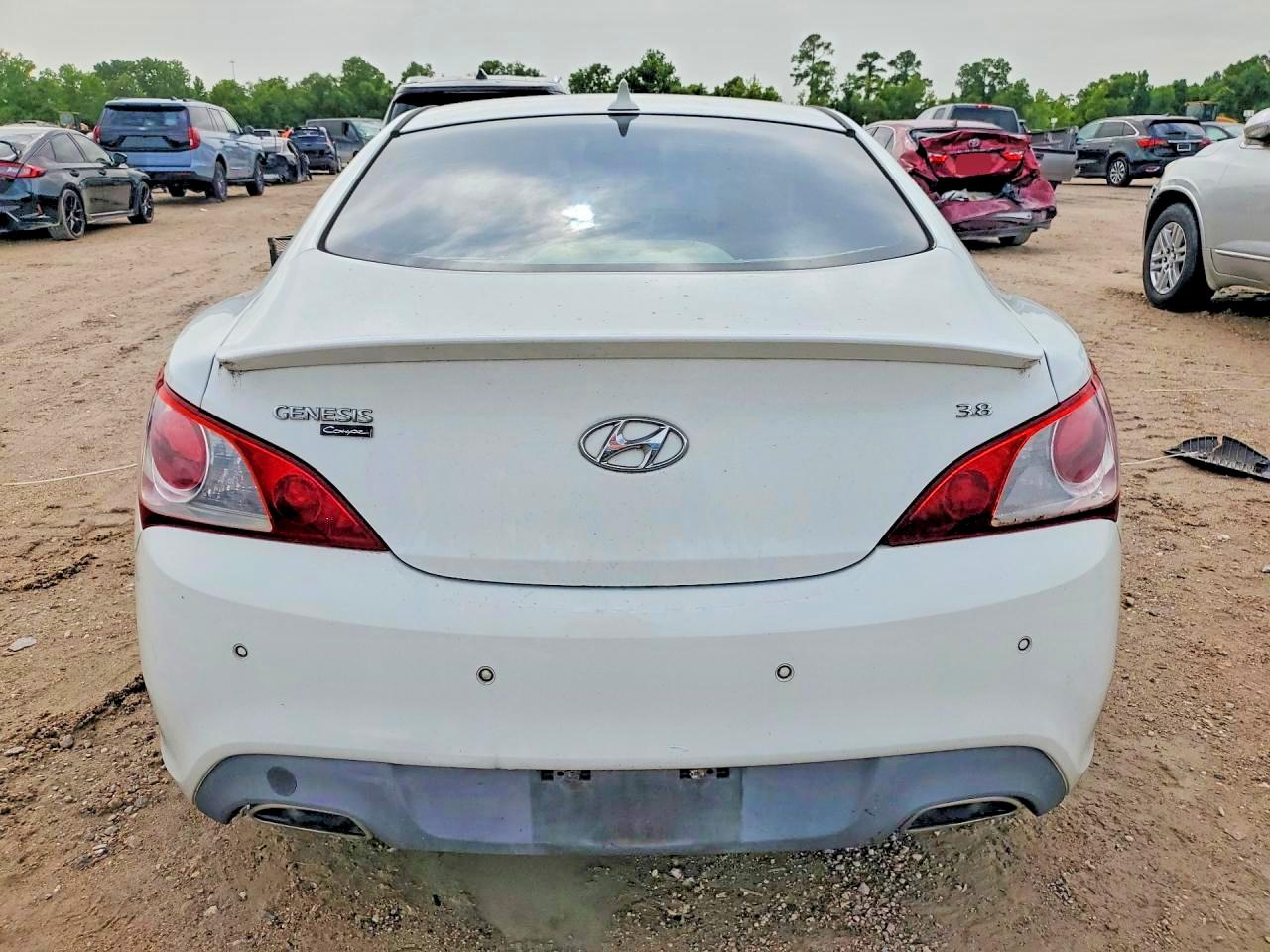 2012 Hyundai Genesis Coupe 3.8l White vin: KMHHU6KH6CU069653