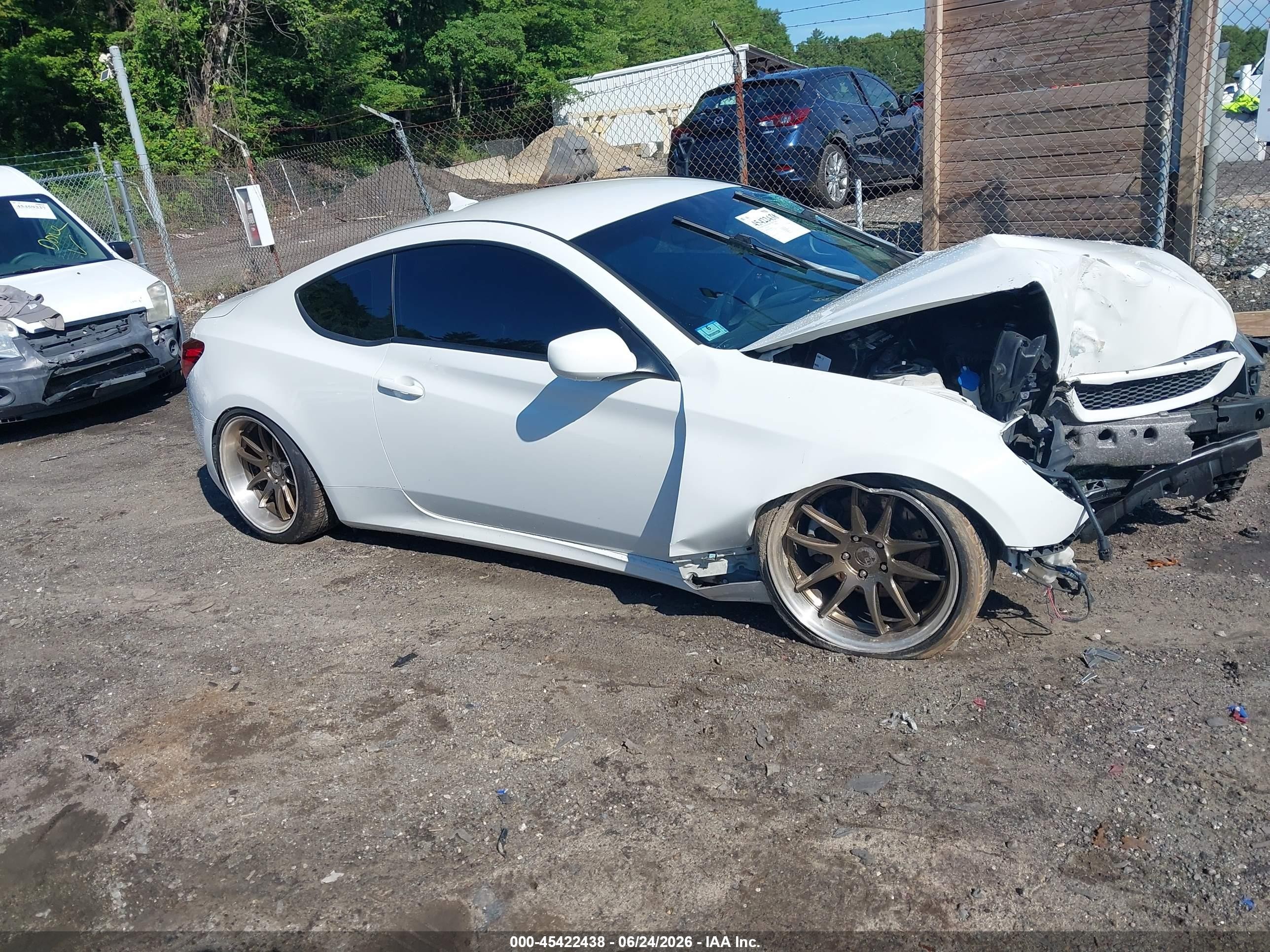 2010 Hyundai Genesis 3.8 White vin: KMHHU6KH7AU005327