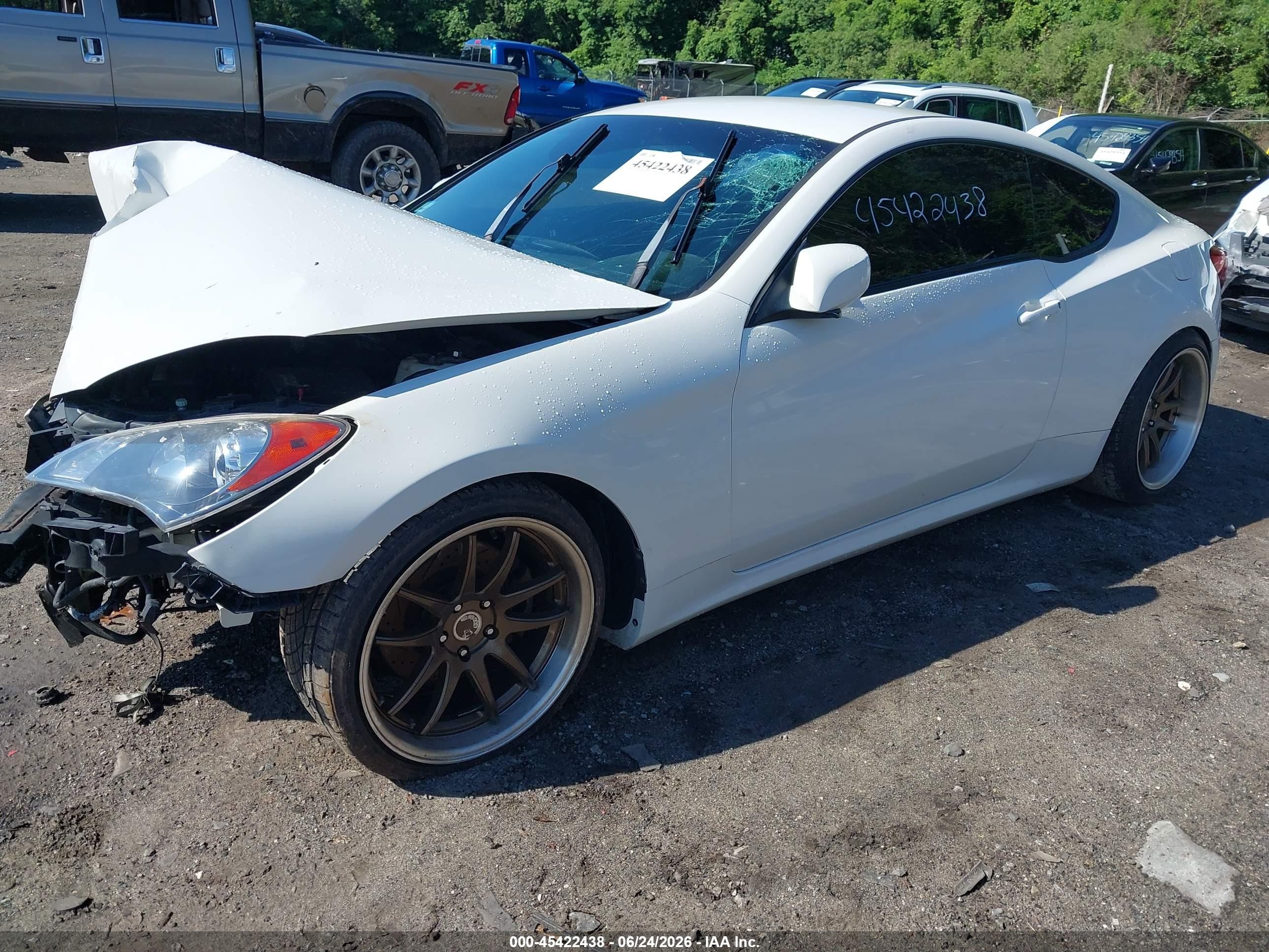 2010 Hyundai Genesis 3.8 White vin: KMHHU6KH7AU005327