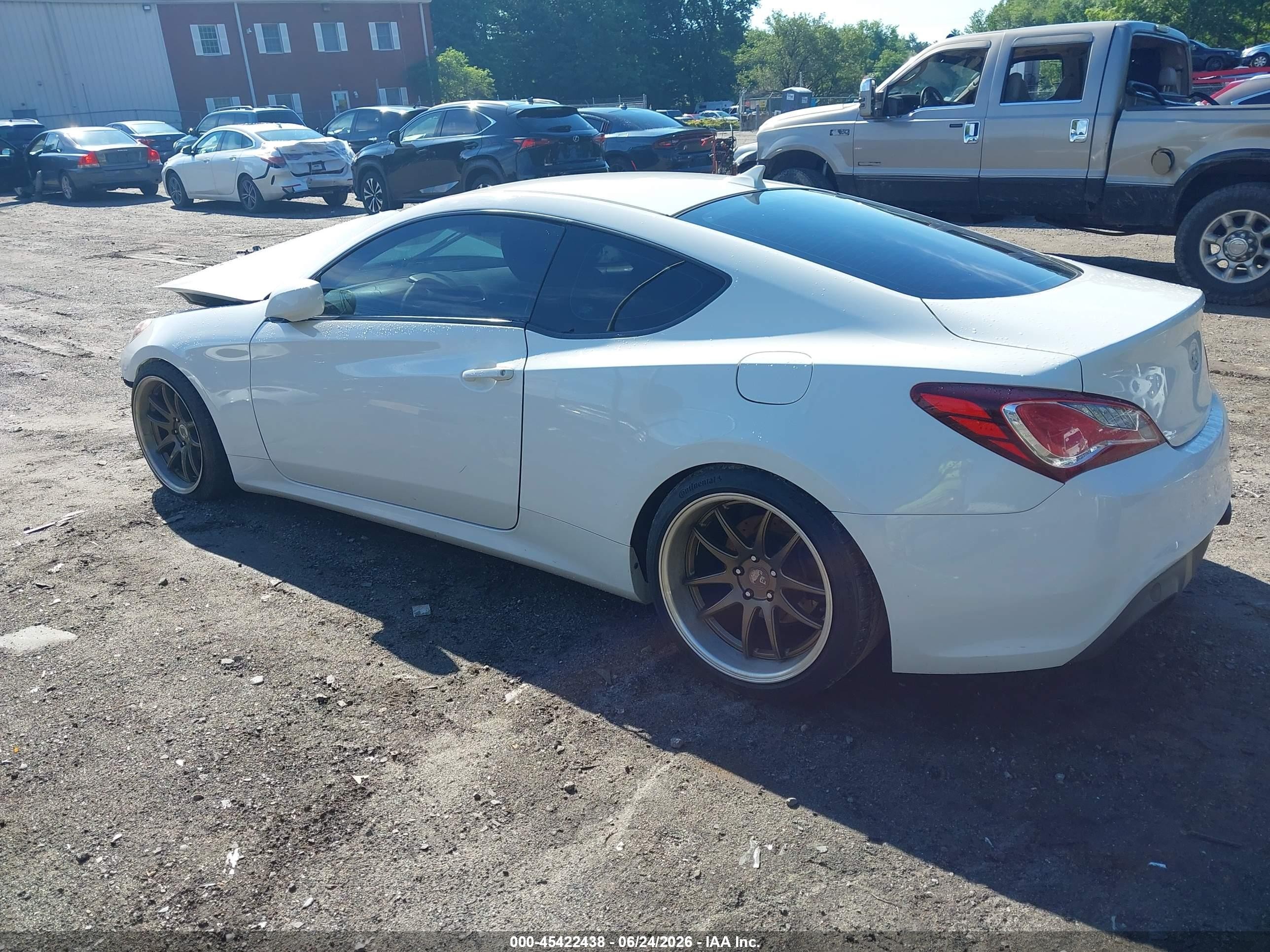 2010 Hyundai Genesis 3.8 White vin: KMHHU6KH7AU005327