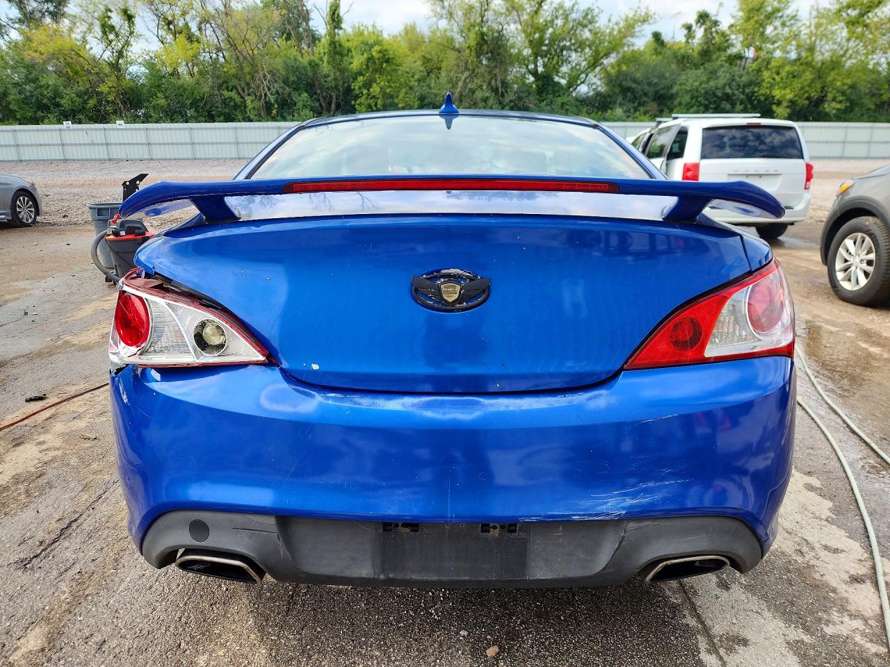 2011 Hyundai Genesis Coupe 3.8l R-spec Blue vin: KMHHU6KH7BU058160