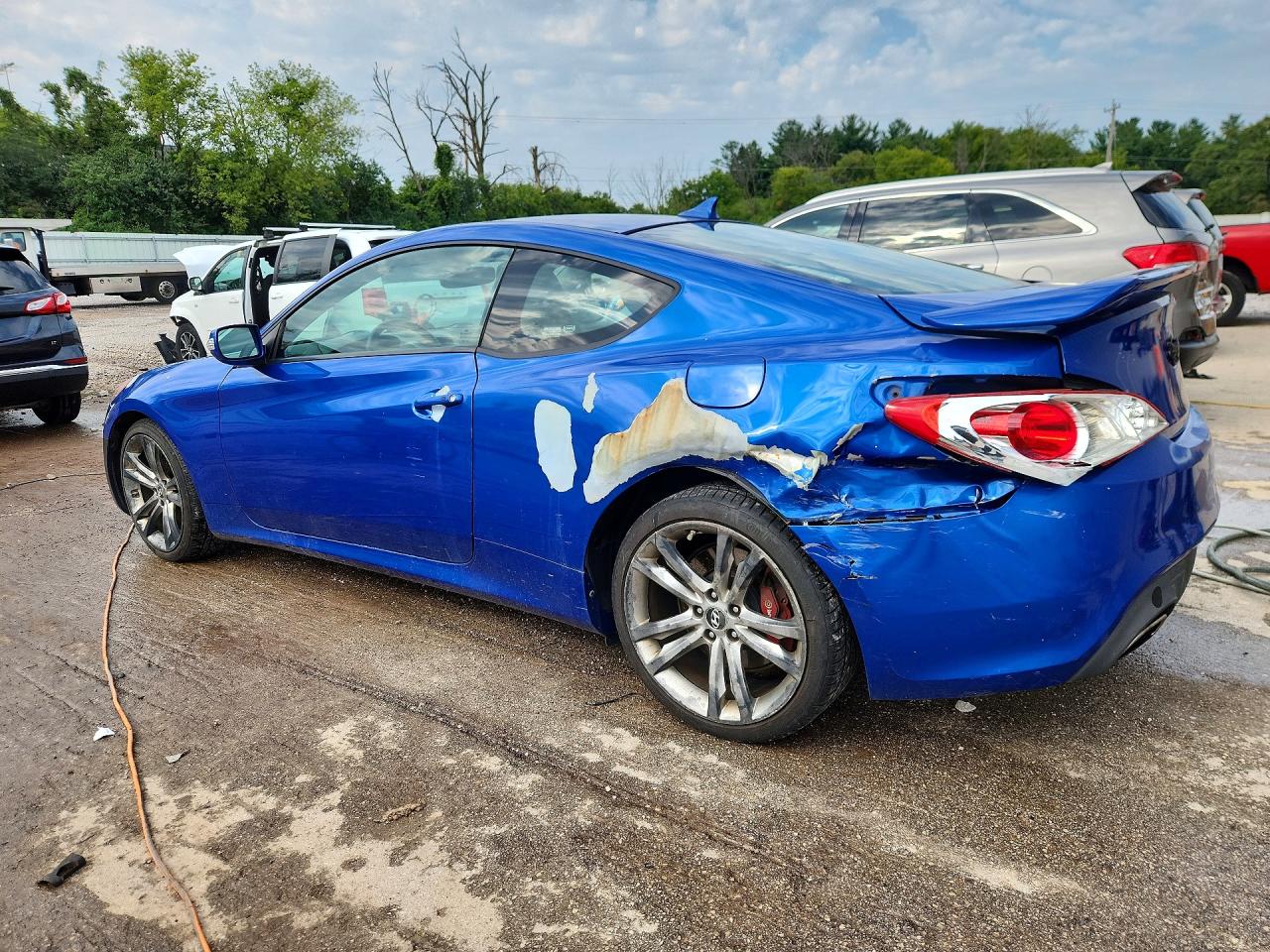 2011 Hyundai Genesis Coupe 3.8l R-spec Blue vin: KMHHU6KH7BU058160
