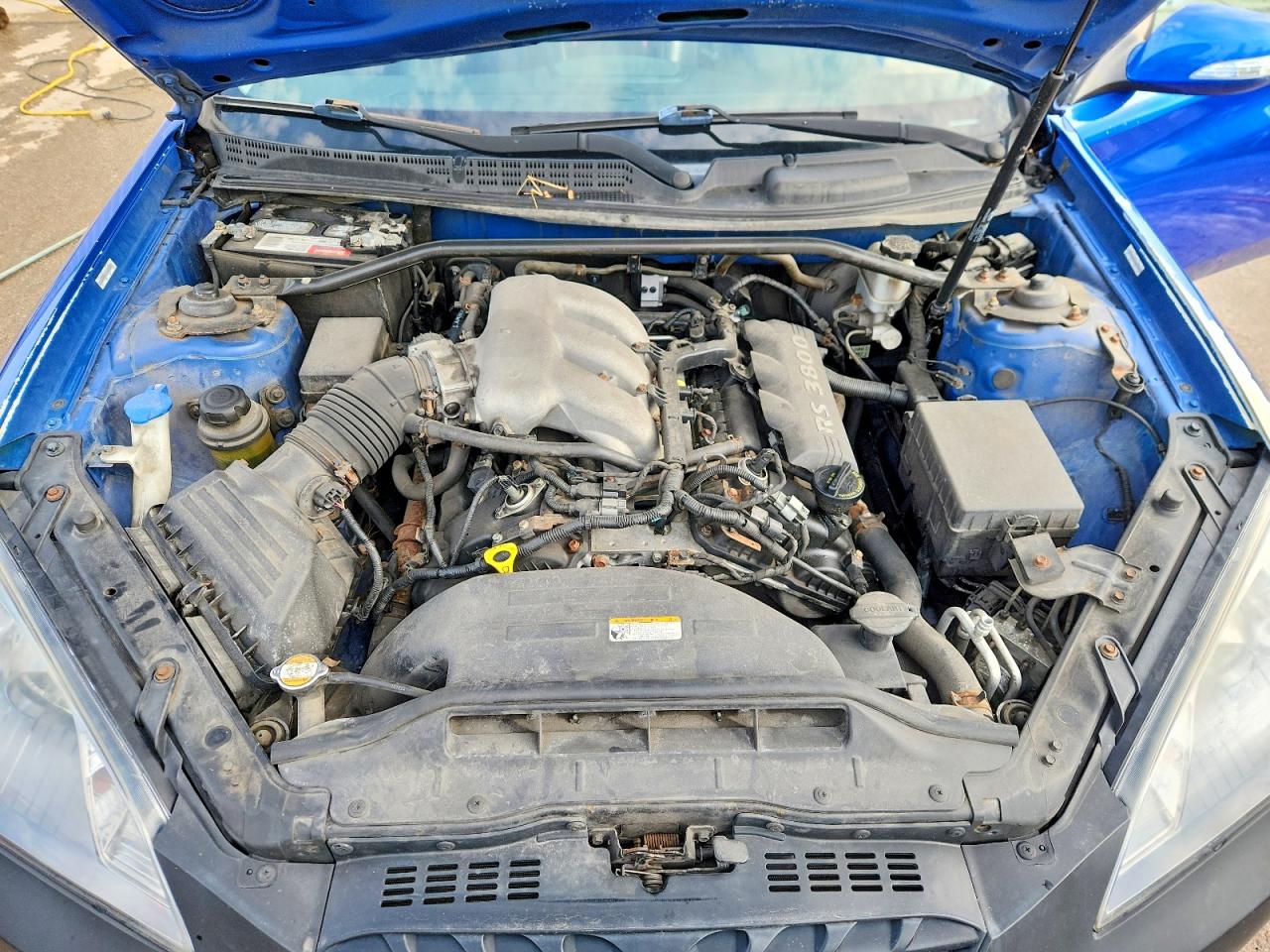 2011 Hyundai Genesis Coupe 3.8l R-spec Blue vin: KMHHU6KH7BU058160