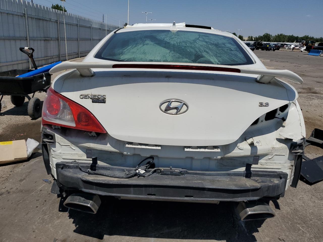 2012 Hyundai Genesis Coupe 3.8l White vin: KMHHU6KH7CU065787