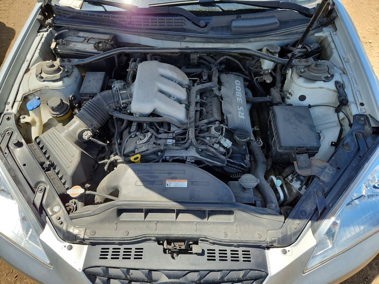 2010 Hyundai Genesis Coupe 3.8l Серебряный vin: KMHHU6KH8AU042399