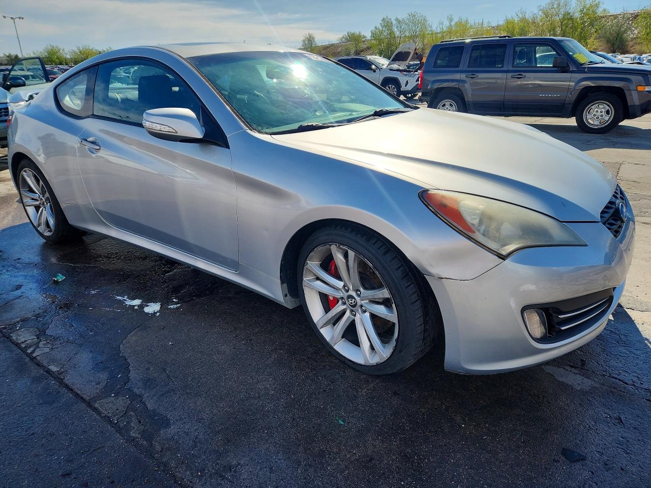 2010 Hyundai Genesis Coupe 3.8l Silver vin: KMHHU6KH9AU017334