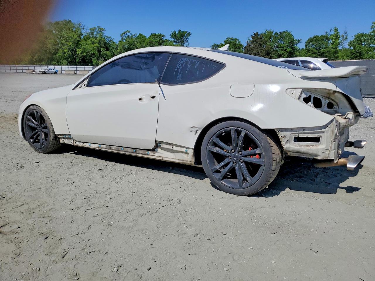 2010 Hyundai Genesis Coupe 3.8l White vin: KMHHU6KHXAU010635