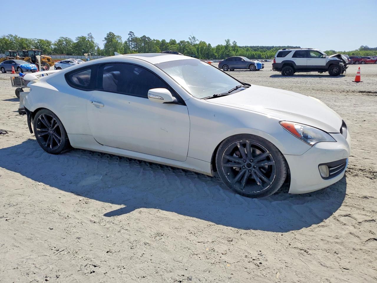 2010 Hyundai Genesis Coupe 3.8l White vin: KMHHU6KHXAU010635