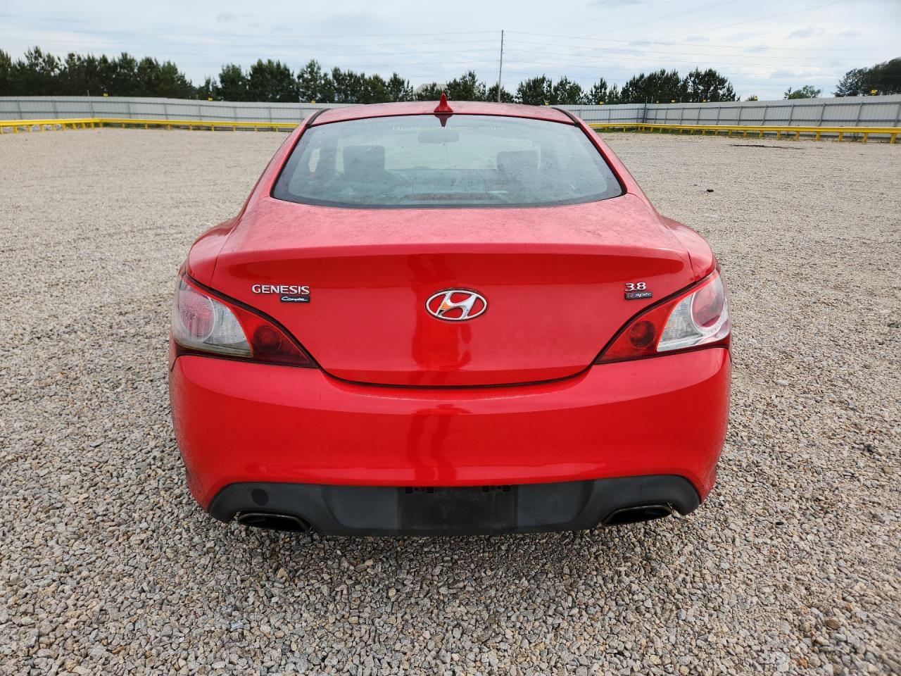 2011 Hyundai Genesis Coupe 3.8l Red vin: KMHHU6KHXBU047248