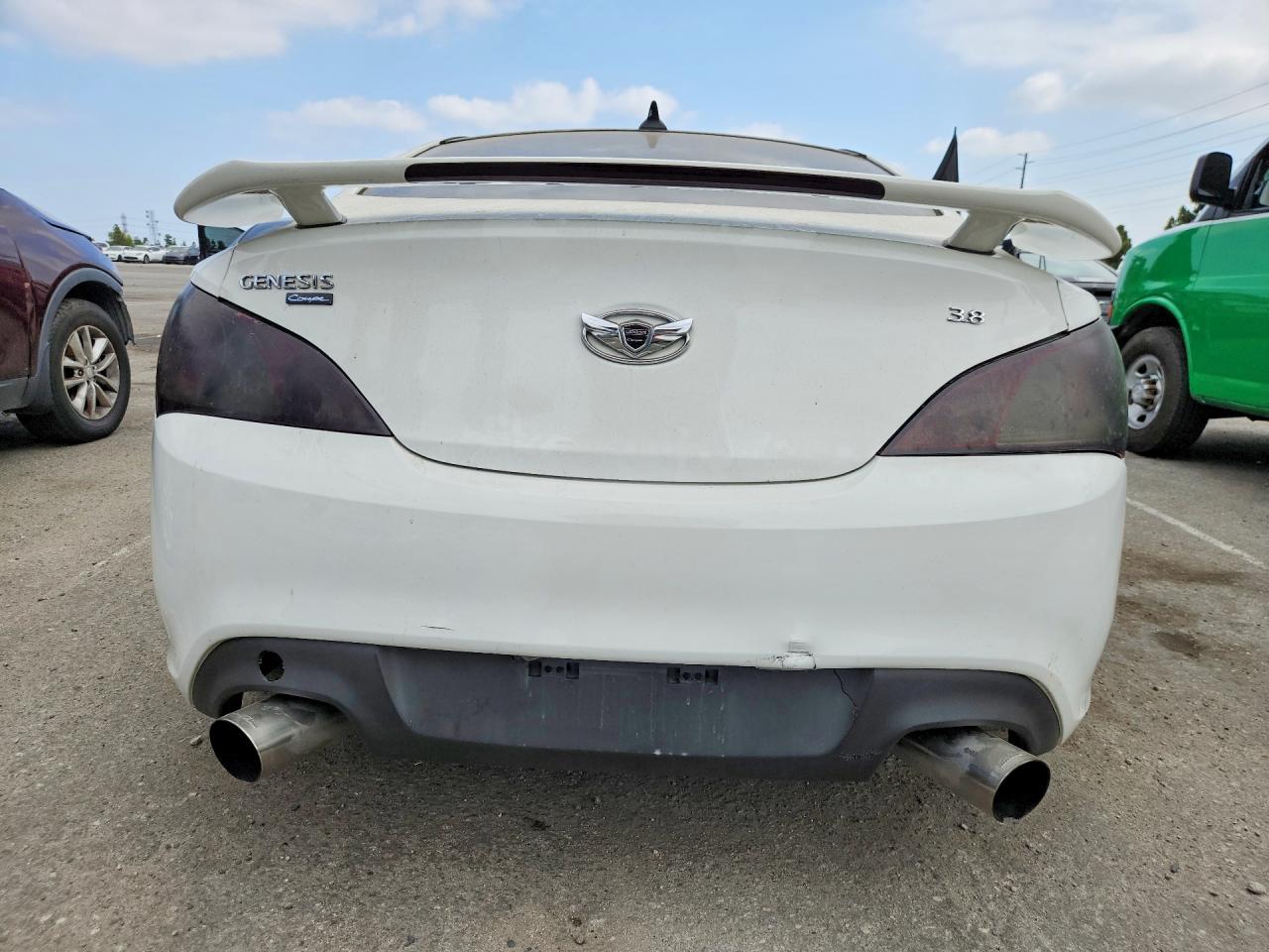 2011 Hyundai Genesis Coupe 3.8l White vin: KMHHU6KHXBU055298
