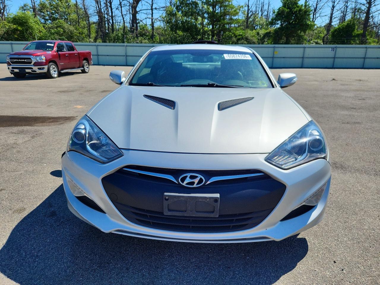 2013 Hyundai Genesis Coupe 3.8 Track Silver vin: KMHHU6KJ0DU110752