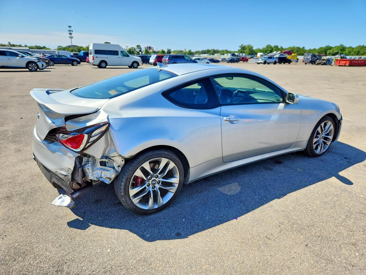 2013 Hyundai Genesis Coupe 3.8 Track Silver vin: KMHHU6KJ0DU110752
