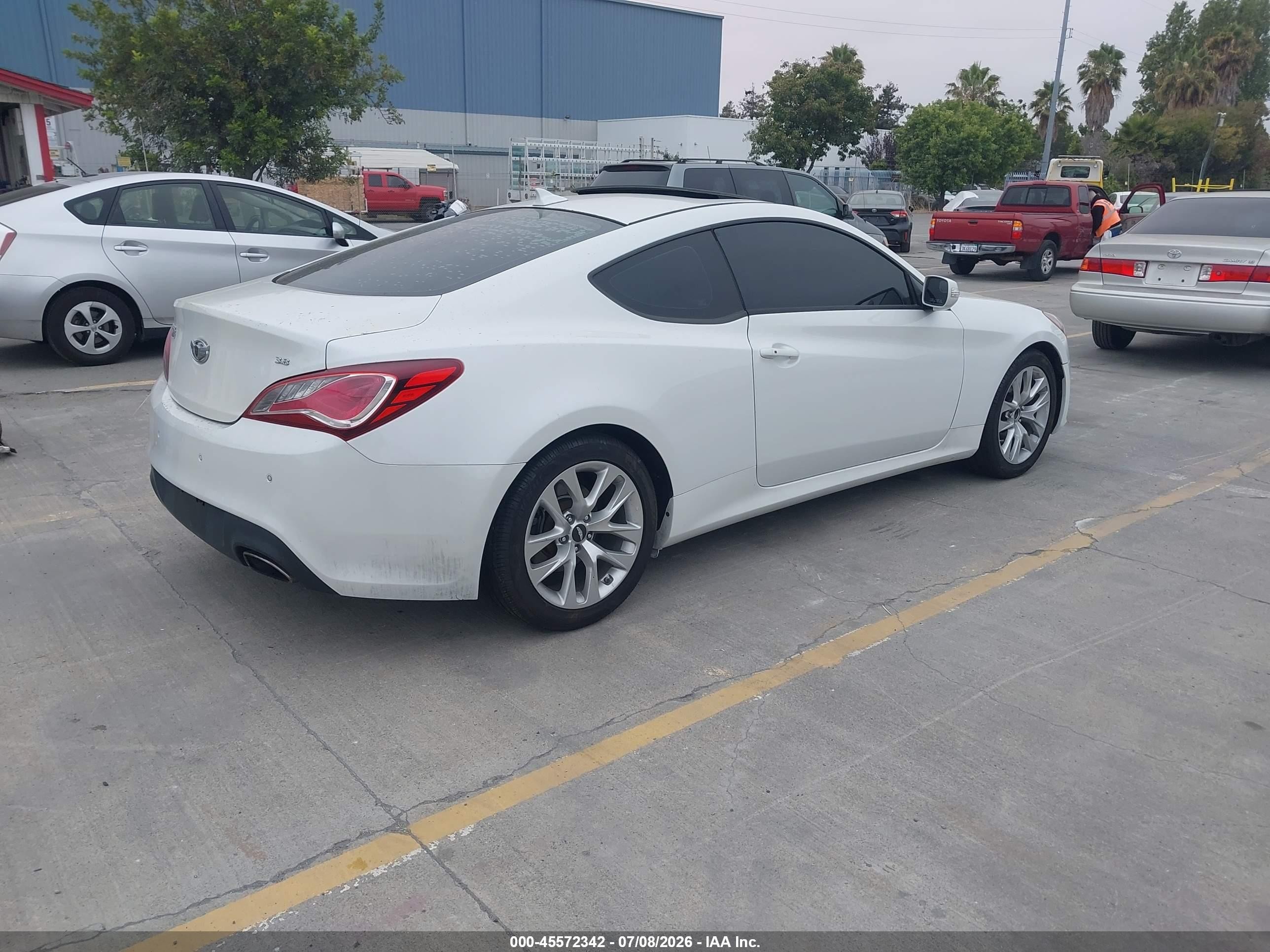 2013 Hyundai Genesis 3.8 Grand Touring White vin: KMHHU6KJ1DU109125