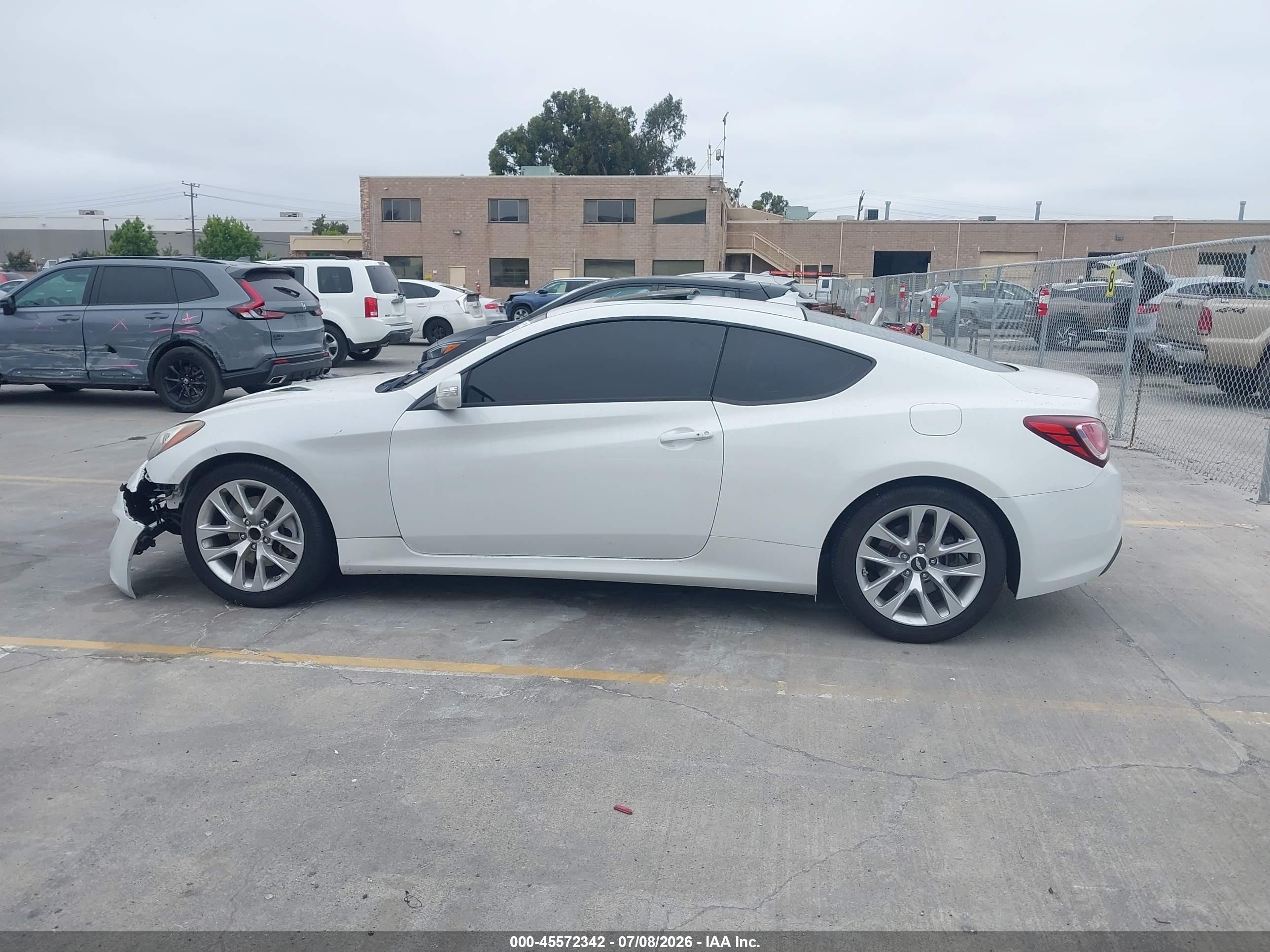 2013 Hyundai Genesis 3.8 Grand Touring White vin: KMHHU6KJ1DU109125