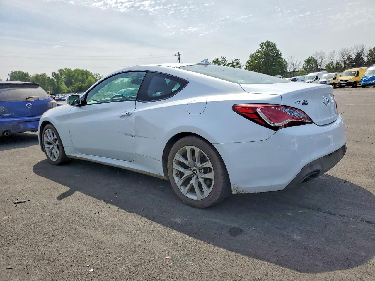 2015 Hyundai Genesis Coupe 3.8 White vin: KMHHU6KJ1FU123657